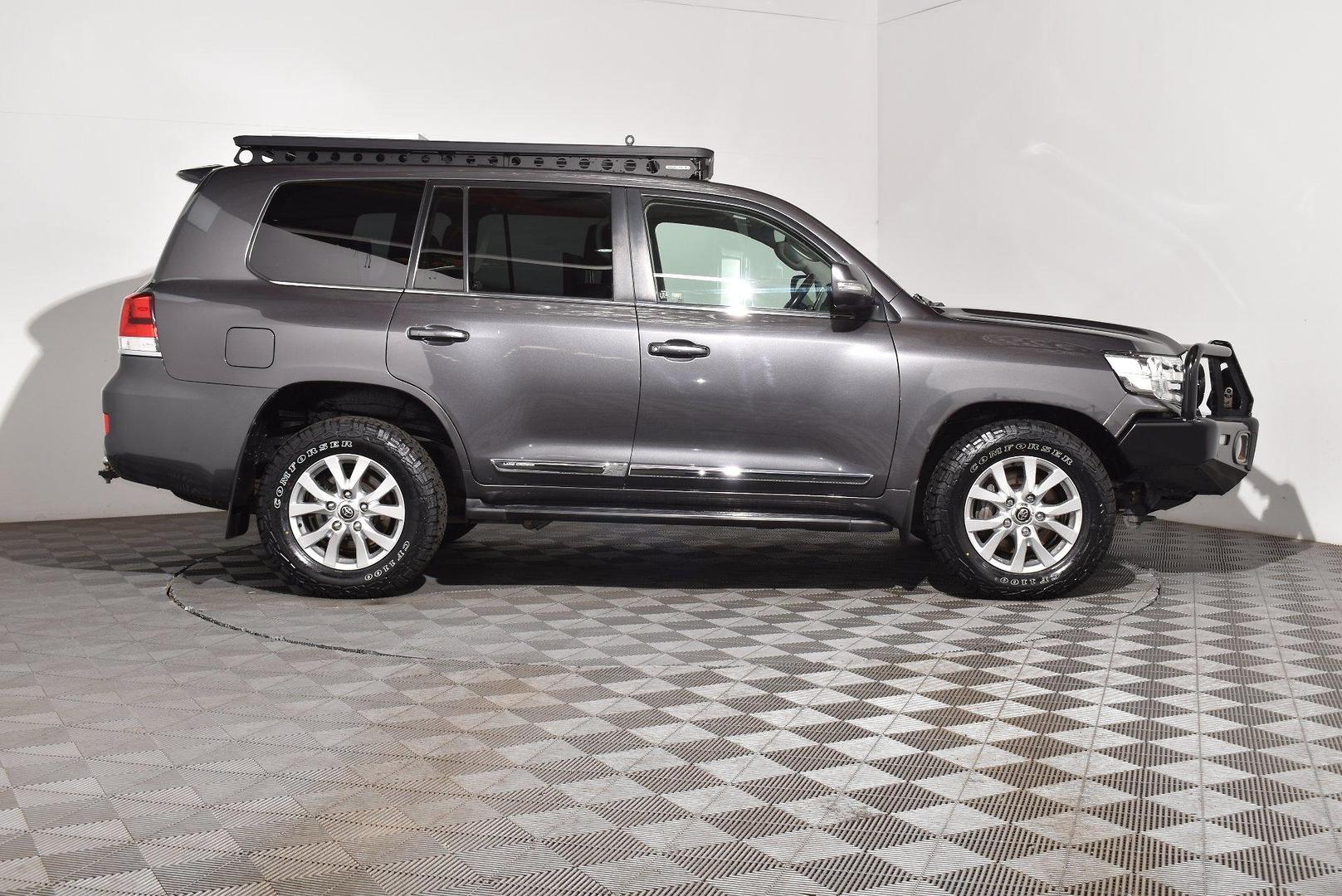 2020 Toyota Landcruiser Sahara — photo 10