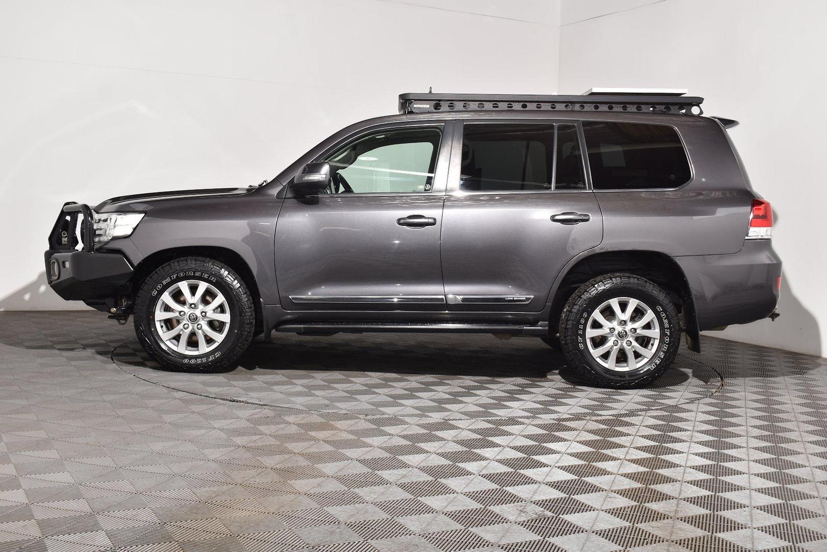 2020 Toyota Landcruiser Sahara — photo 11