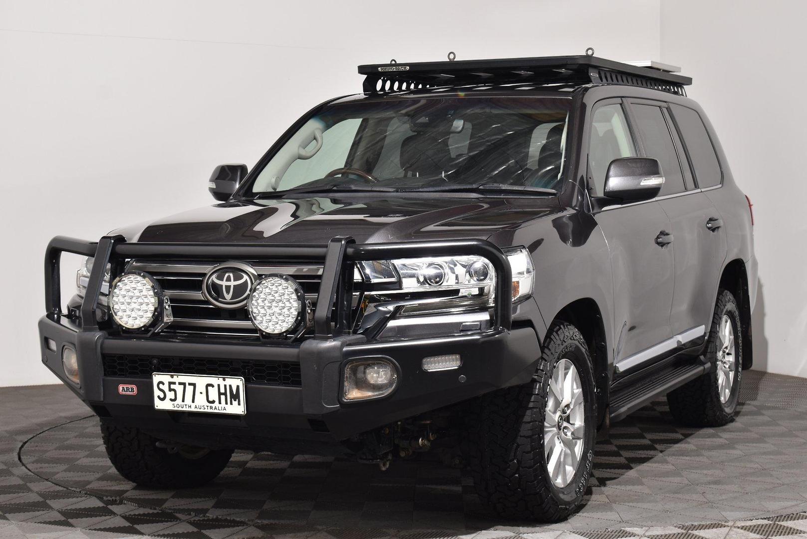 2020 Toyota Landcruiser Sahara — photo 13