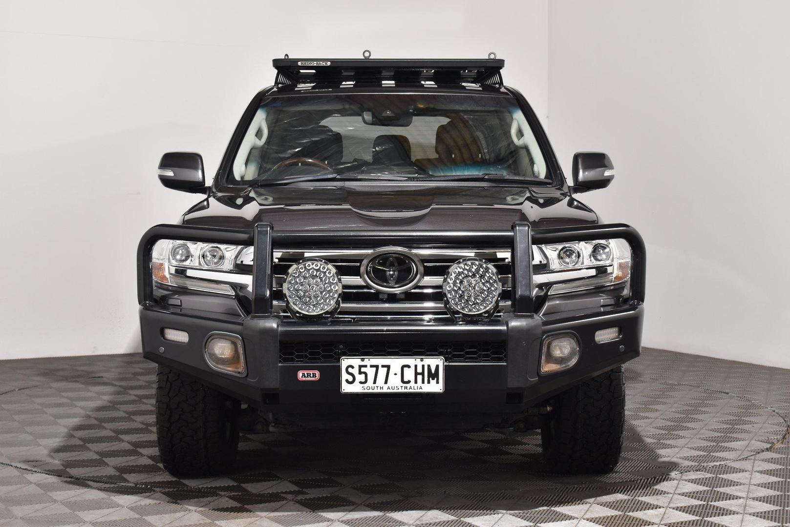 2020 Toyota Landcruiser Sahara — photo 3