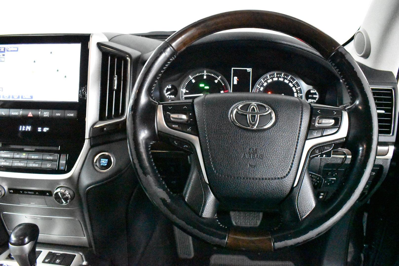 2020 Toyota Landcruiser Sahara — photo 5