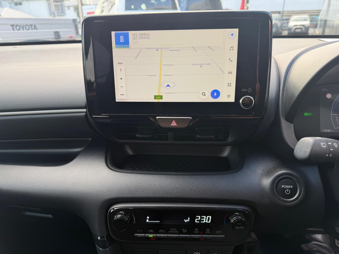 2025 Toyota Yaris SX Hybrid — photo 11