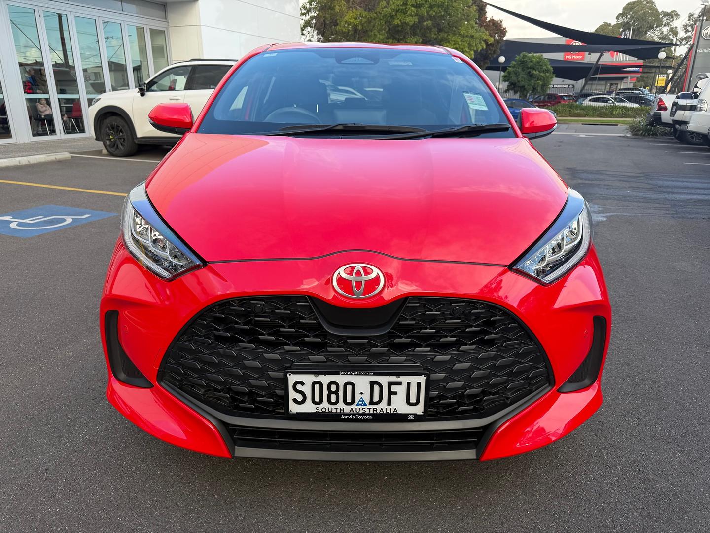 2025 Toyota Yaris SX Hybrid — photo 2