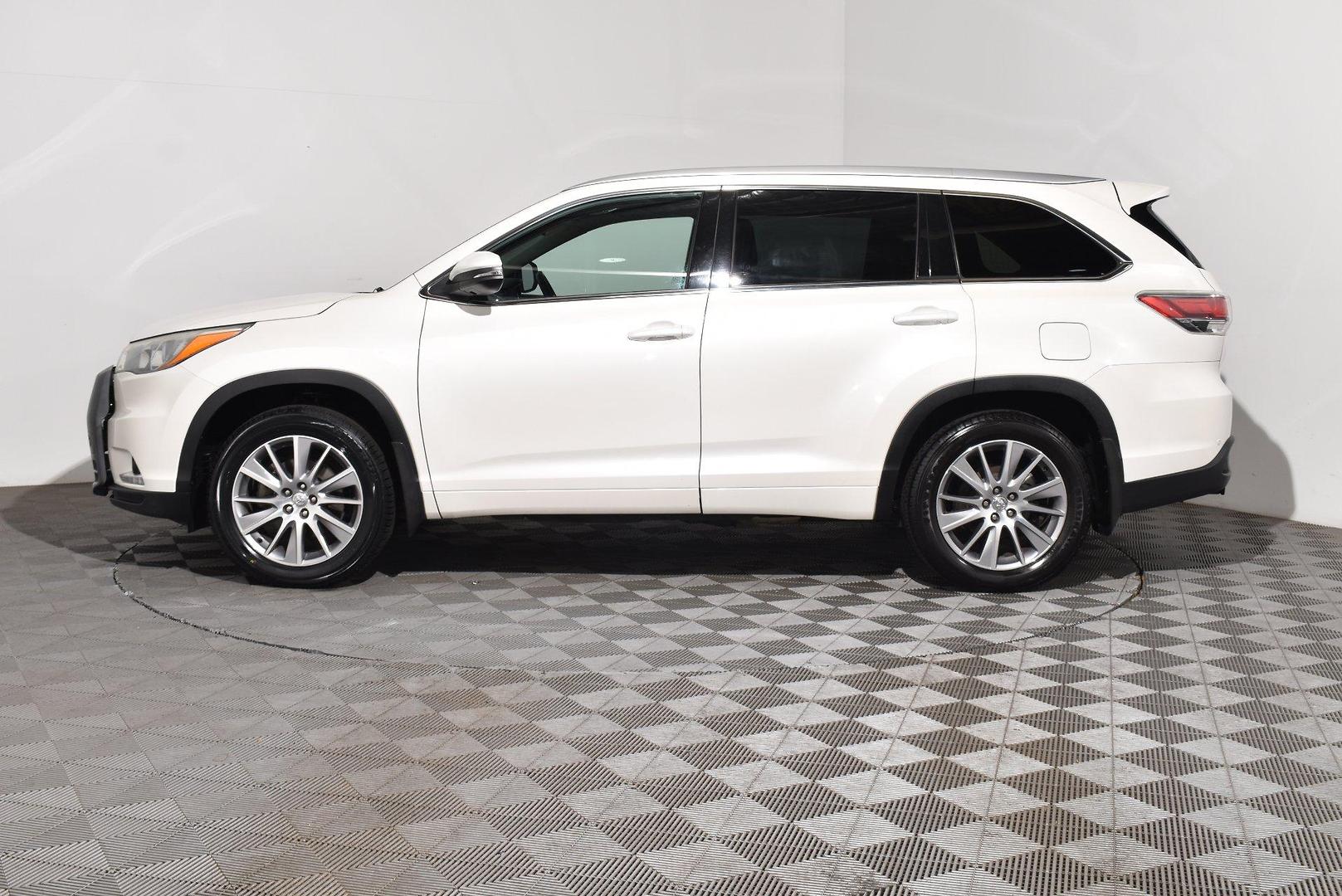 2014 Toyota Kluger Grande — photo 11