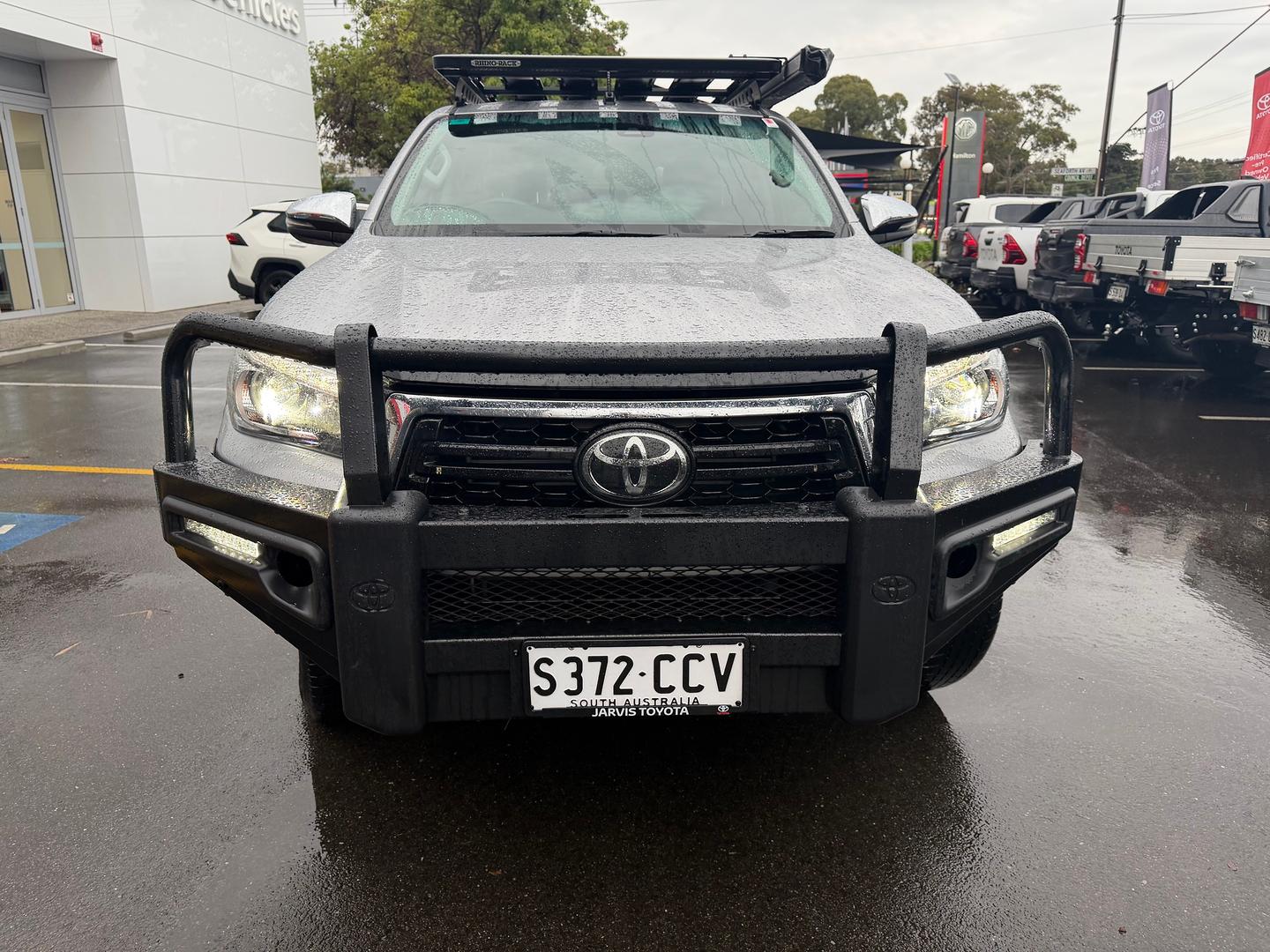 2019 Toyota Hilux SR5 — photo 2