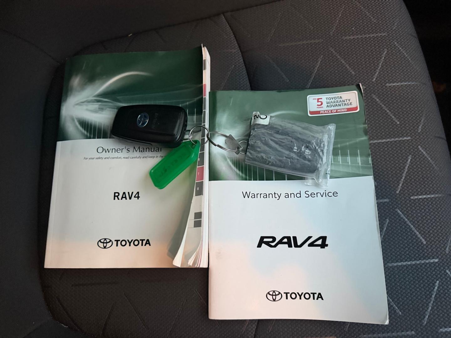 2020 Toyota RAV4 GXL — photo 12