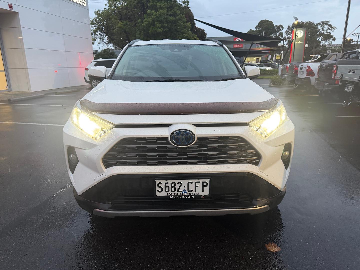 2020 Toyota RAV4 GXL — photo 2