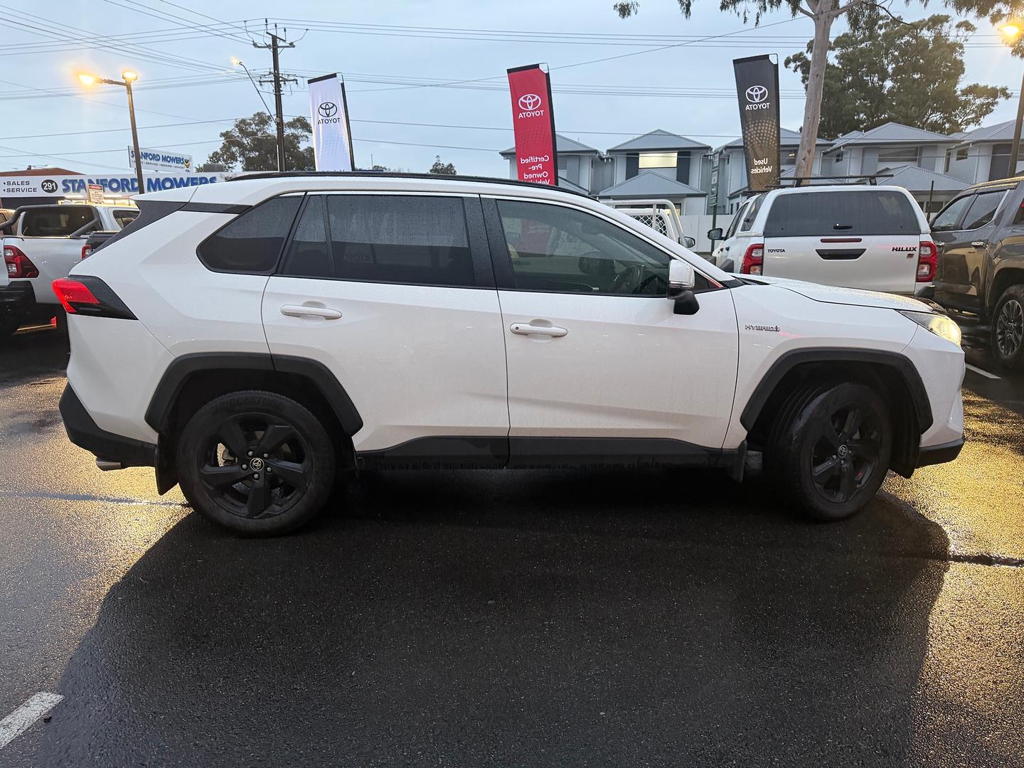 2020 Toyota RAV4 GXL — photo 6