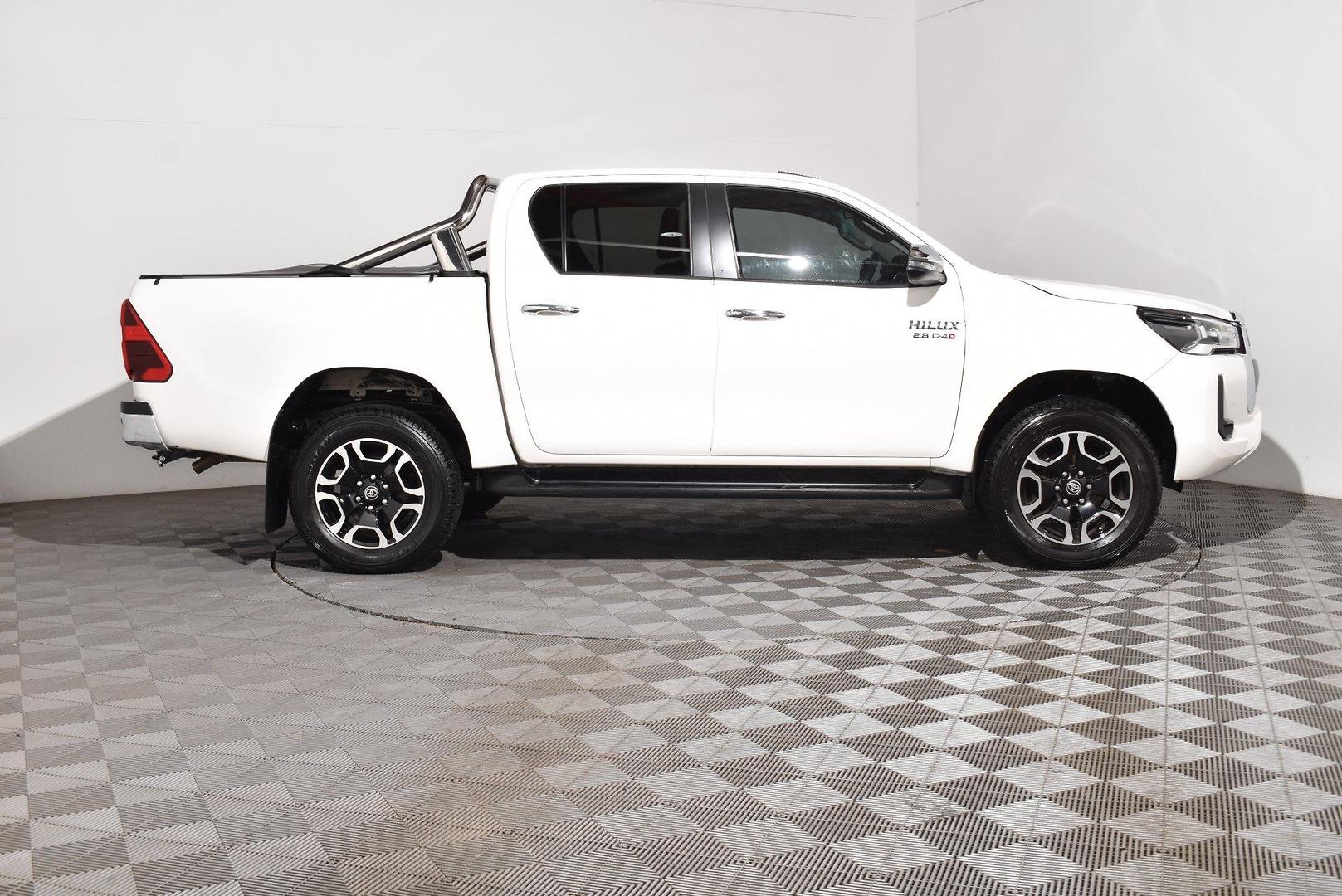 2020 Toyota Hilux SR5 — photo 10
