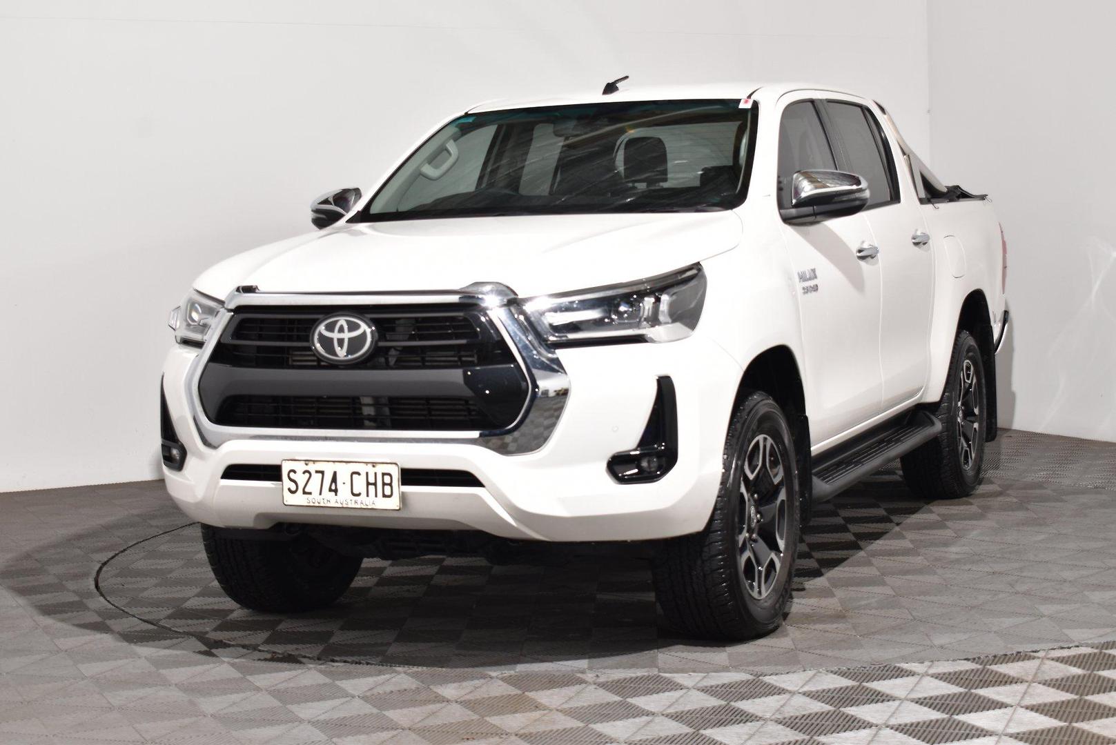 2020 Toyota Hilux SR5 — photo 13