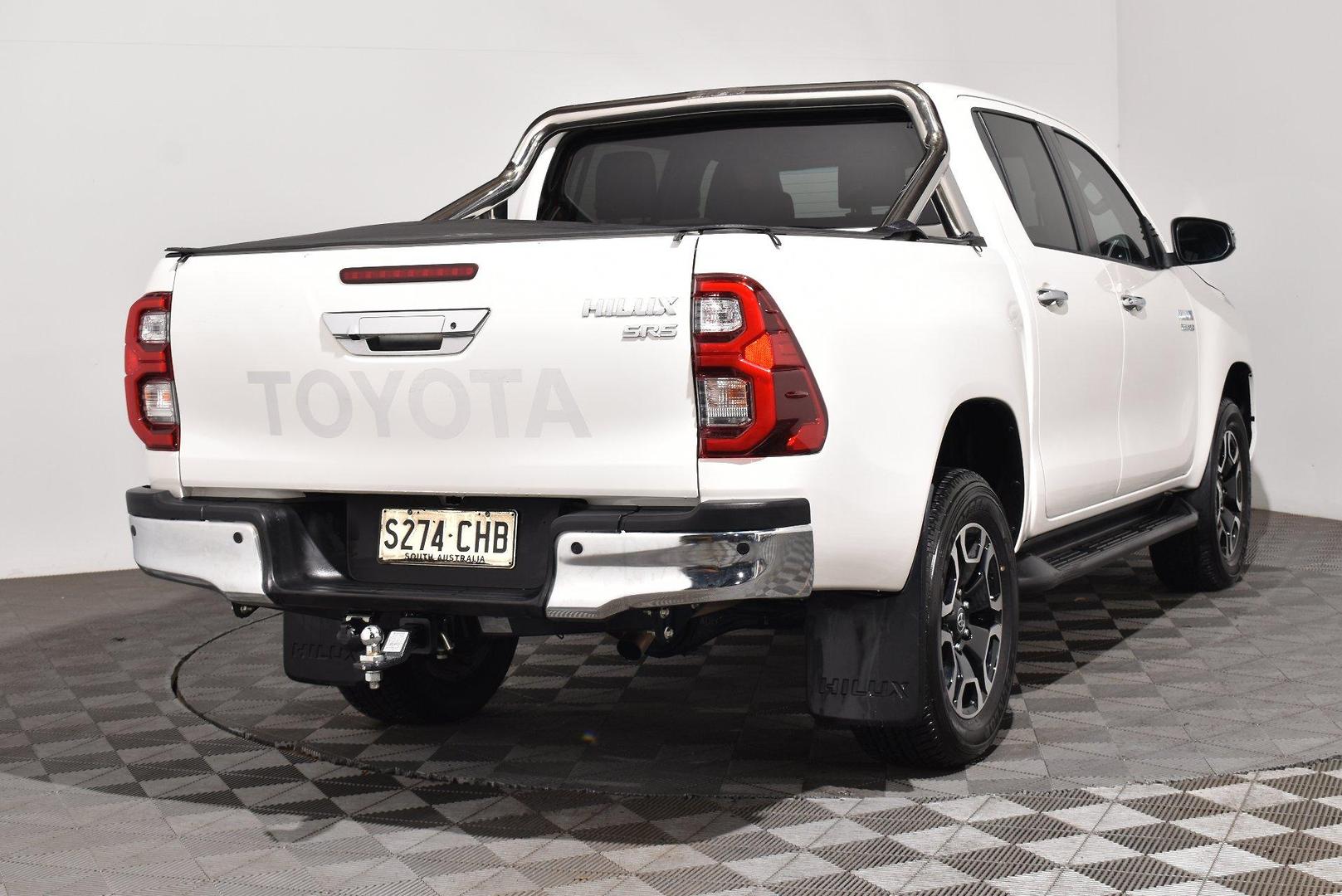 2020 Toyota Hilux SR5 — photo 14
