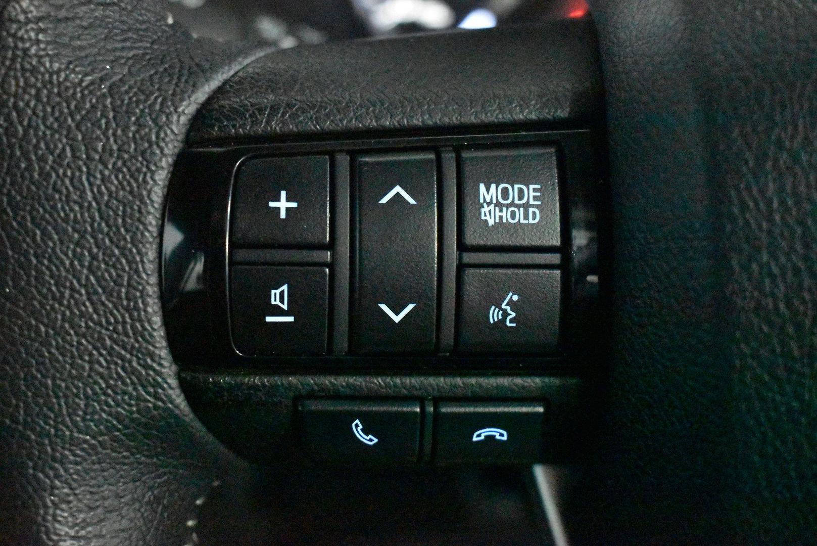 2020 Toyota Hilux SR5 — photo 20