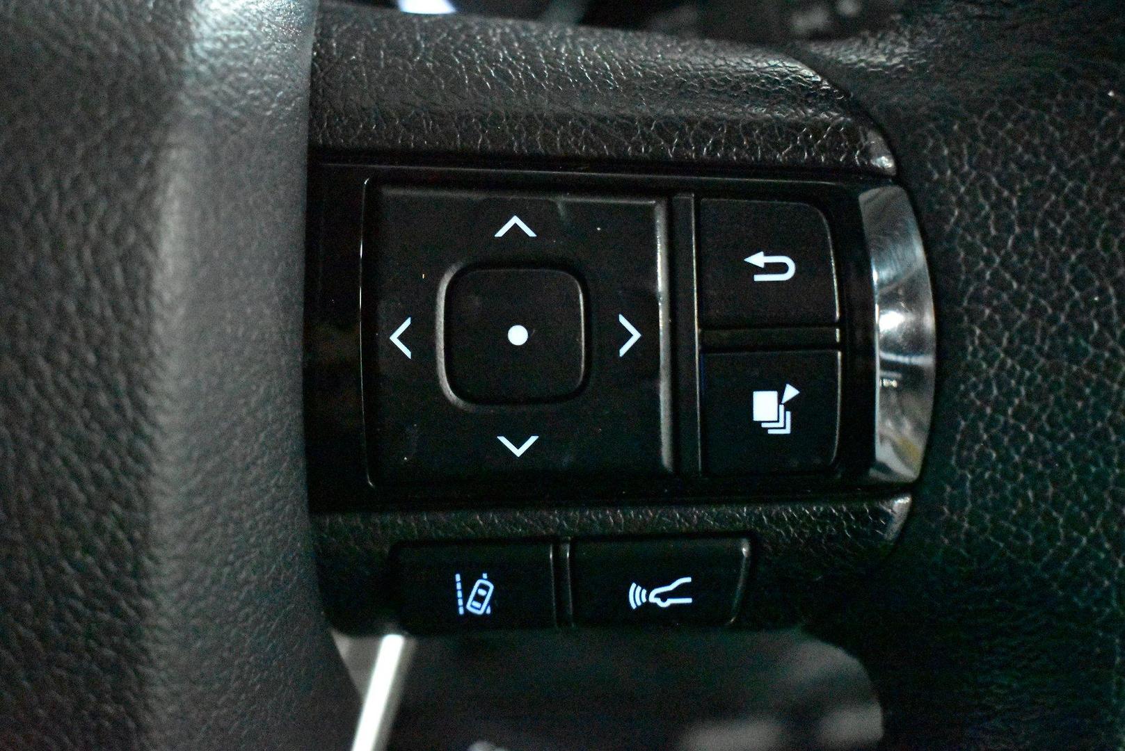 2020 Toyota Hilux SR5 — photo 21