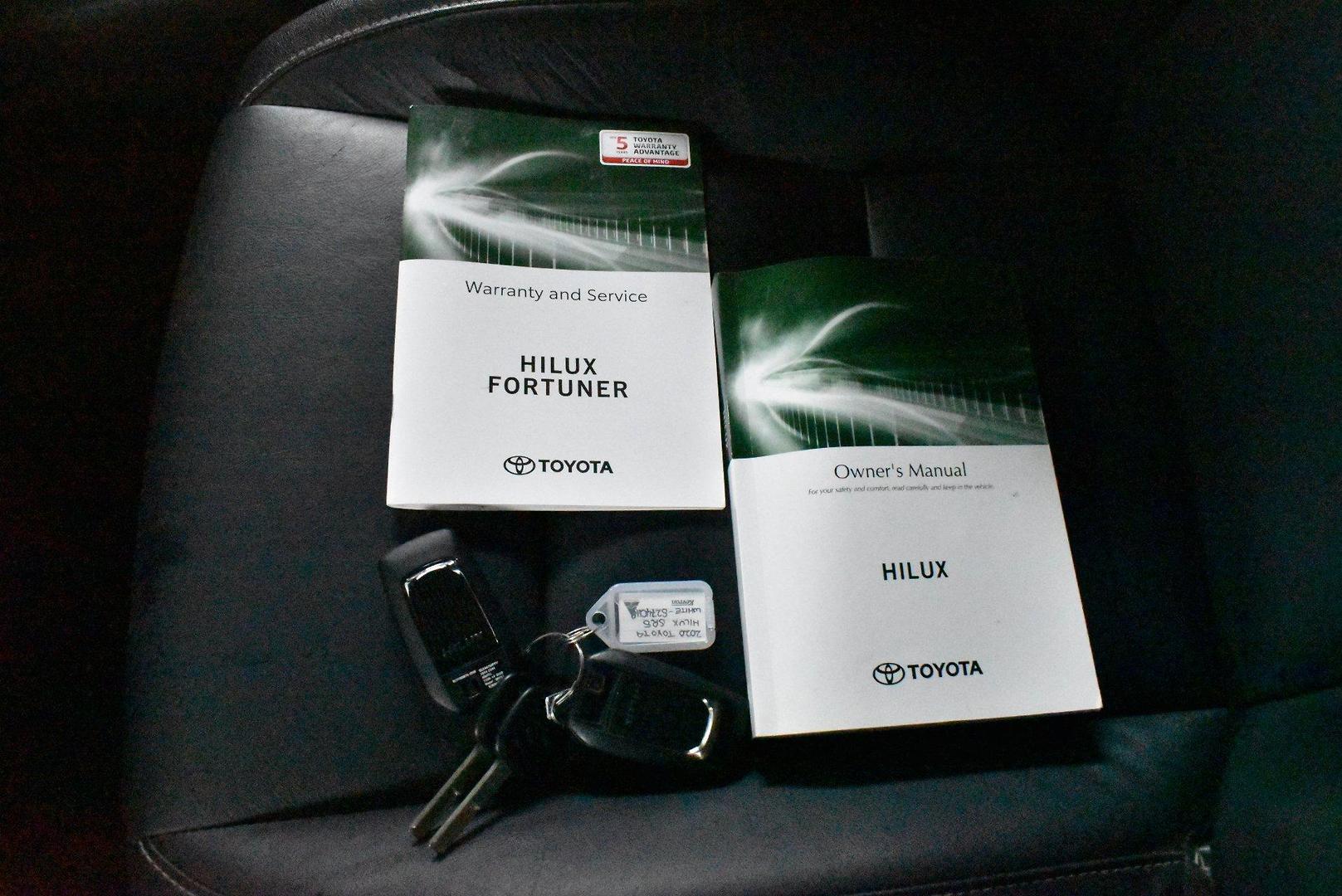 2020 Toyota Hilux SR5 — photo 26