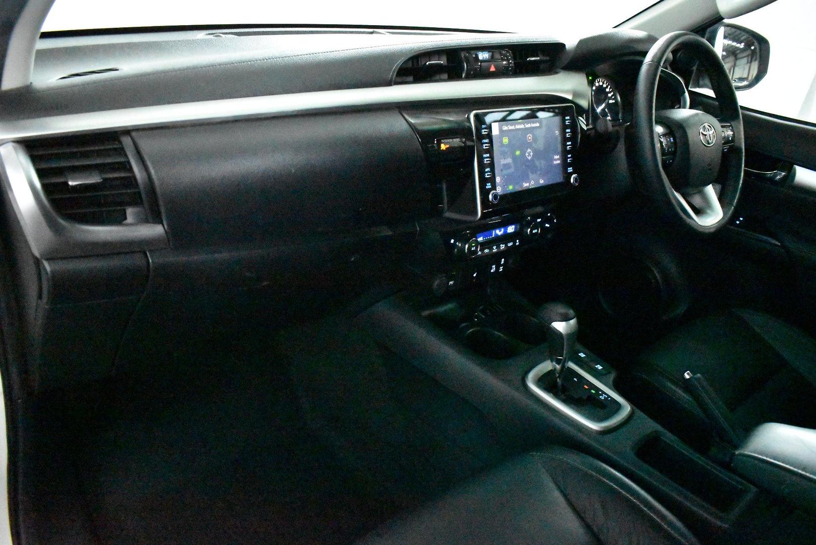 2020 Toyota Hilux SR5 — photo 6
