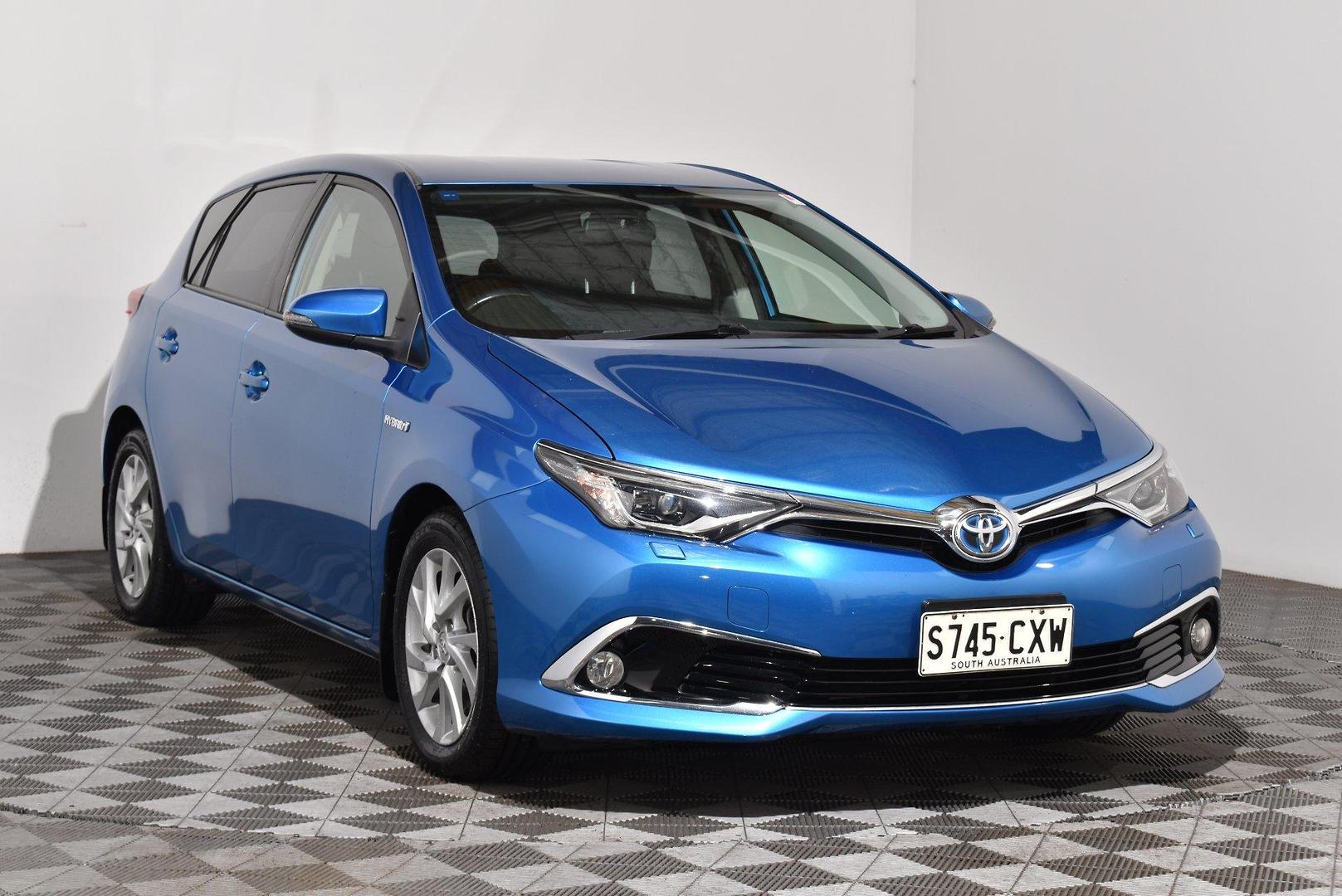 2016 Toyota Corolla Hybrid — photo 1