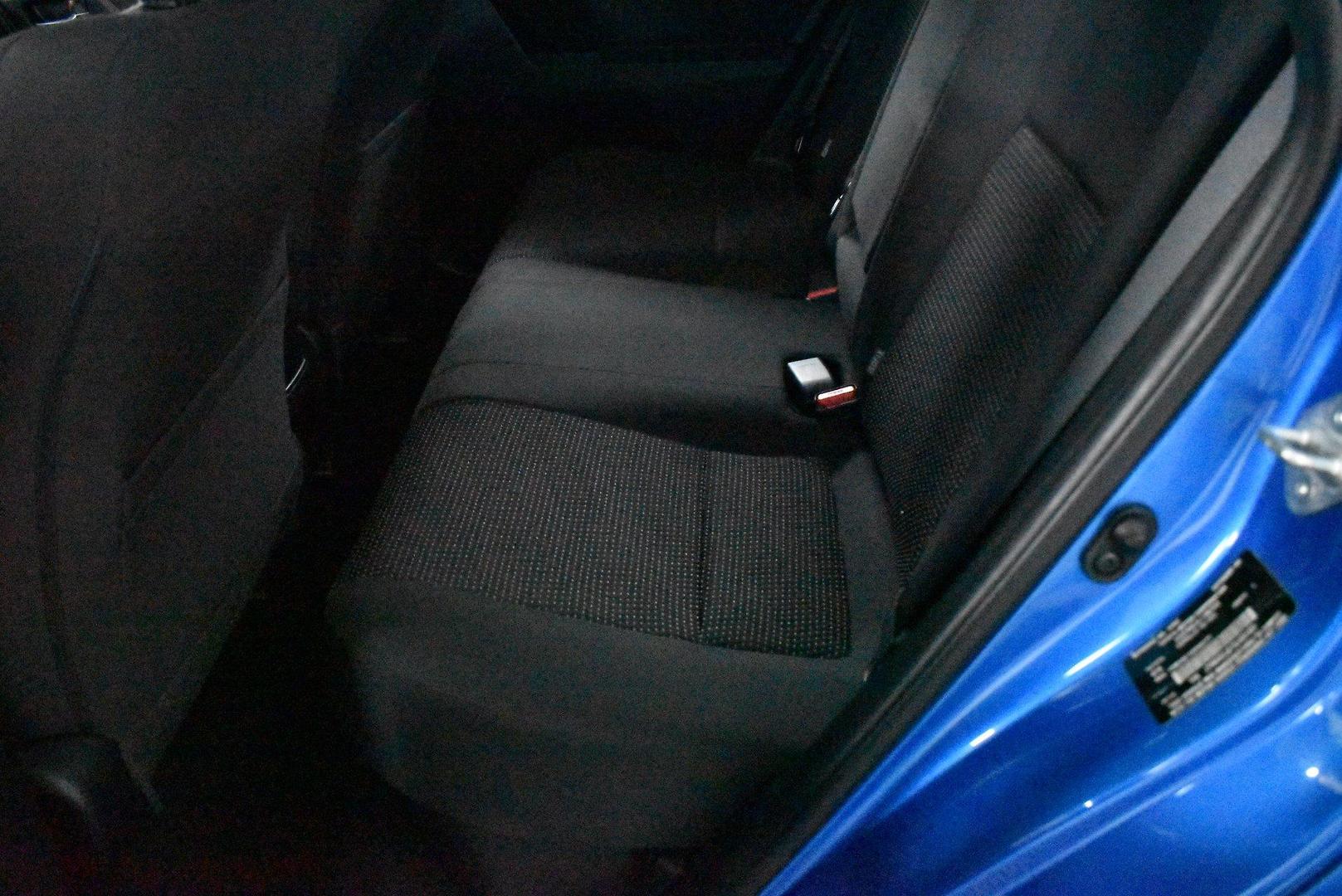 2016 Toyota Corolla Hybrid — photo 10
