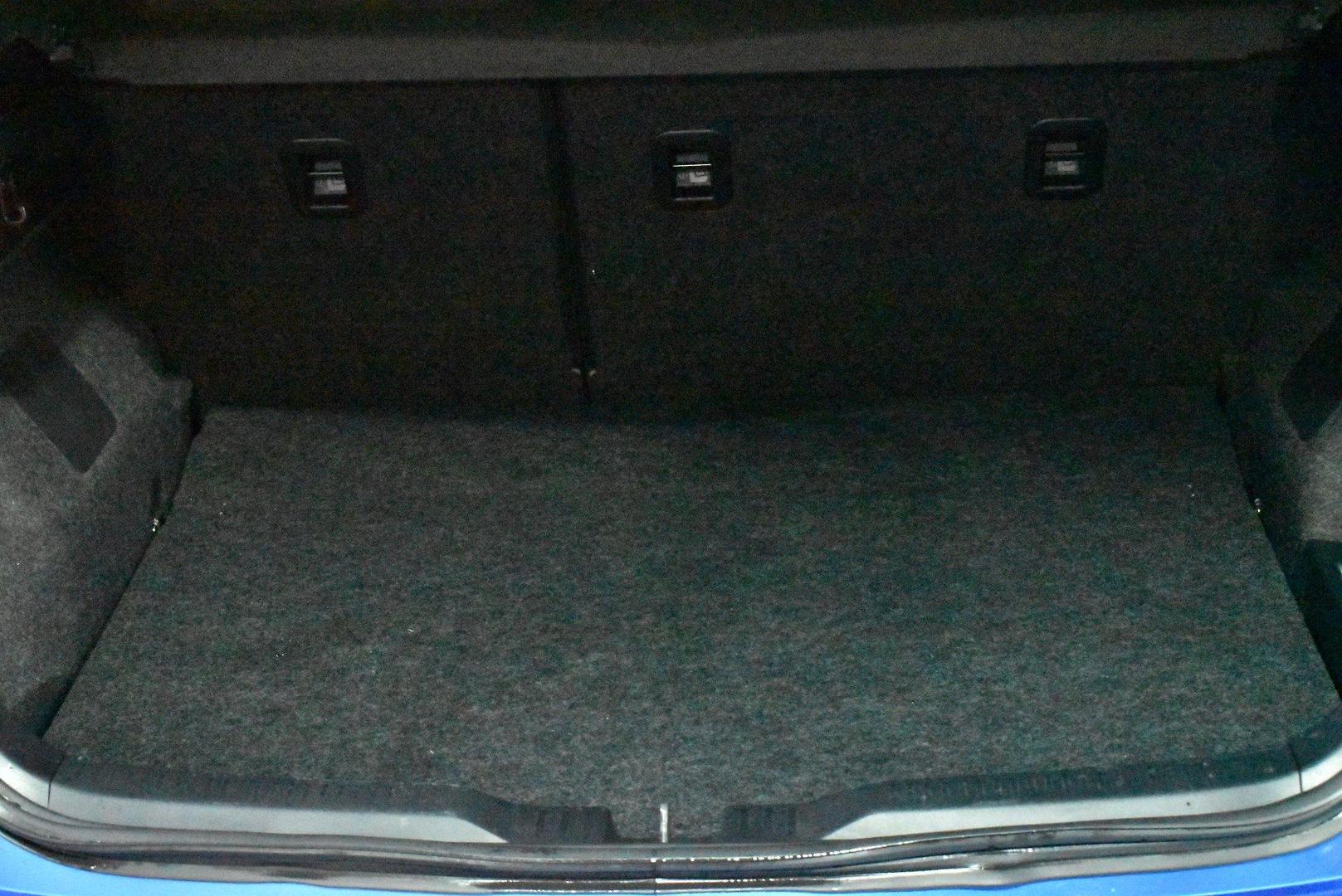 2016 Toyota Corolla Hybrid — photo 17