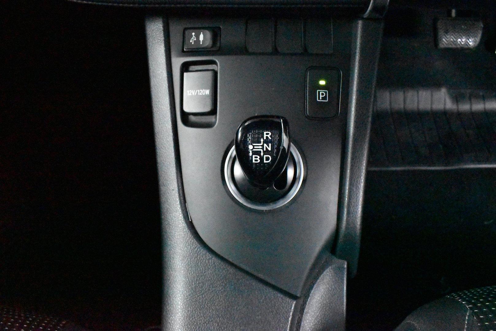 2016 Toyota Corolla Hybrid — photo 20