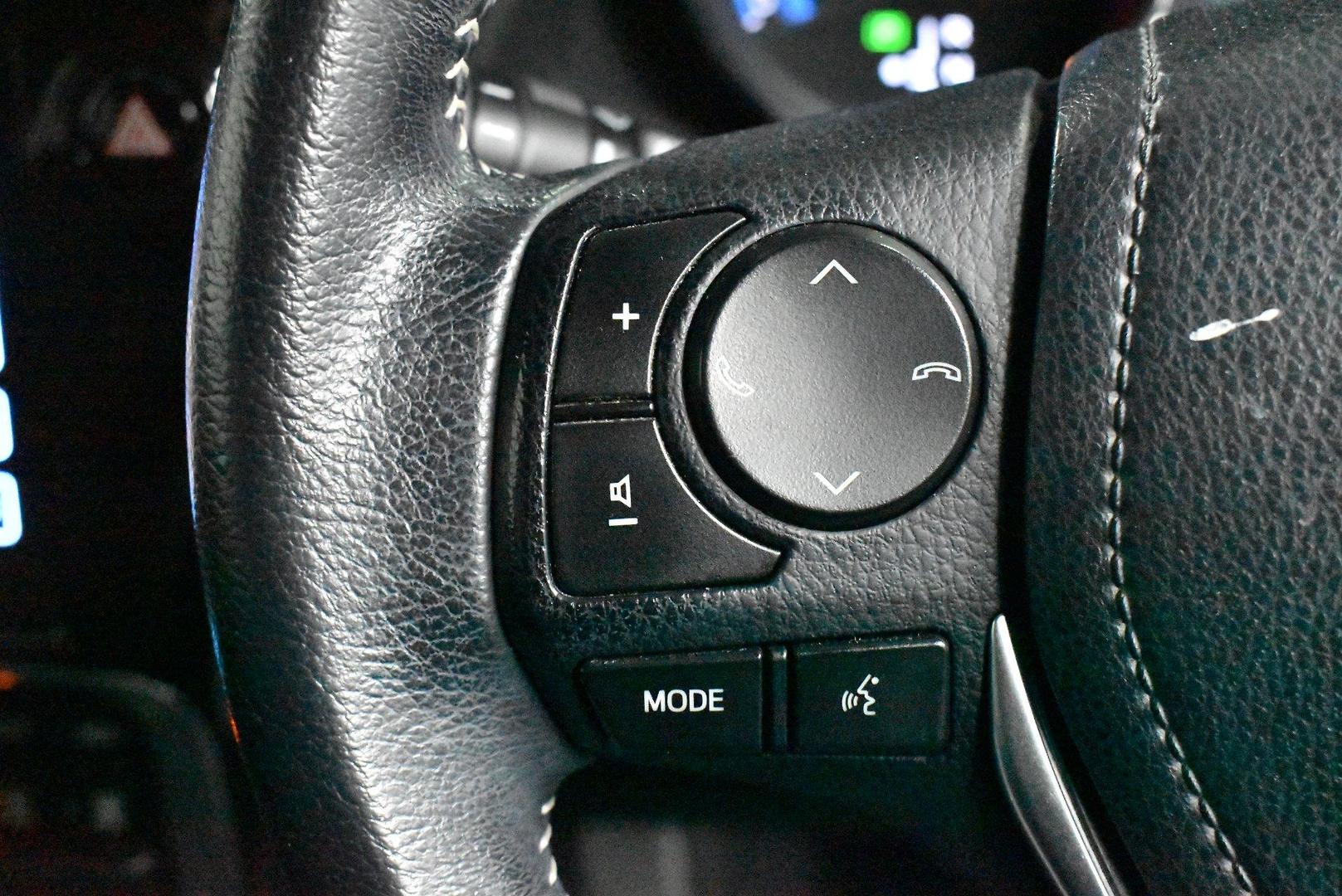 2016 Toyota Corolla Hybrid — photo 21