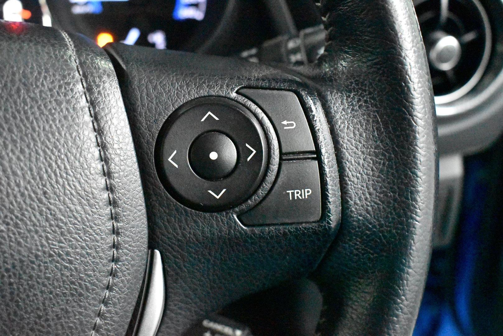 2016 Toyota Corolla Hybrid — photo 22