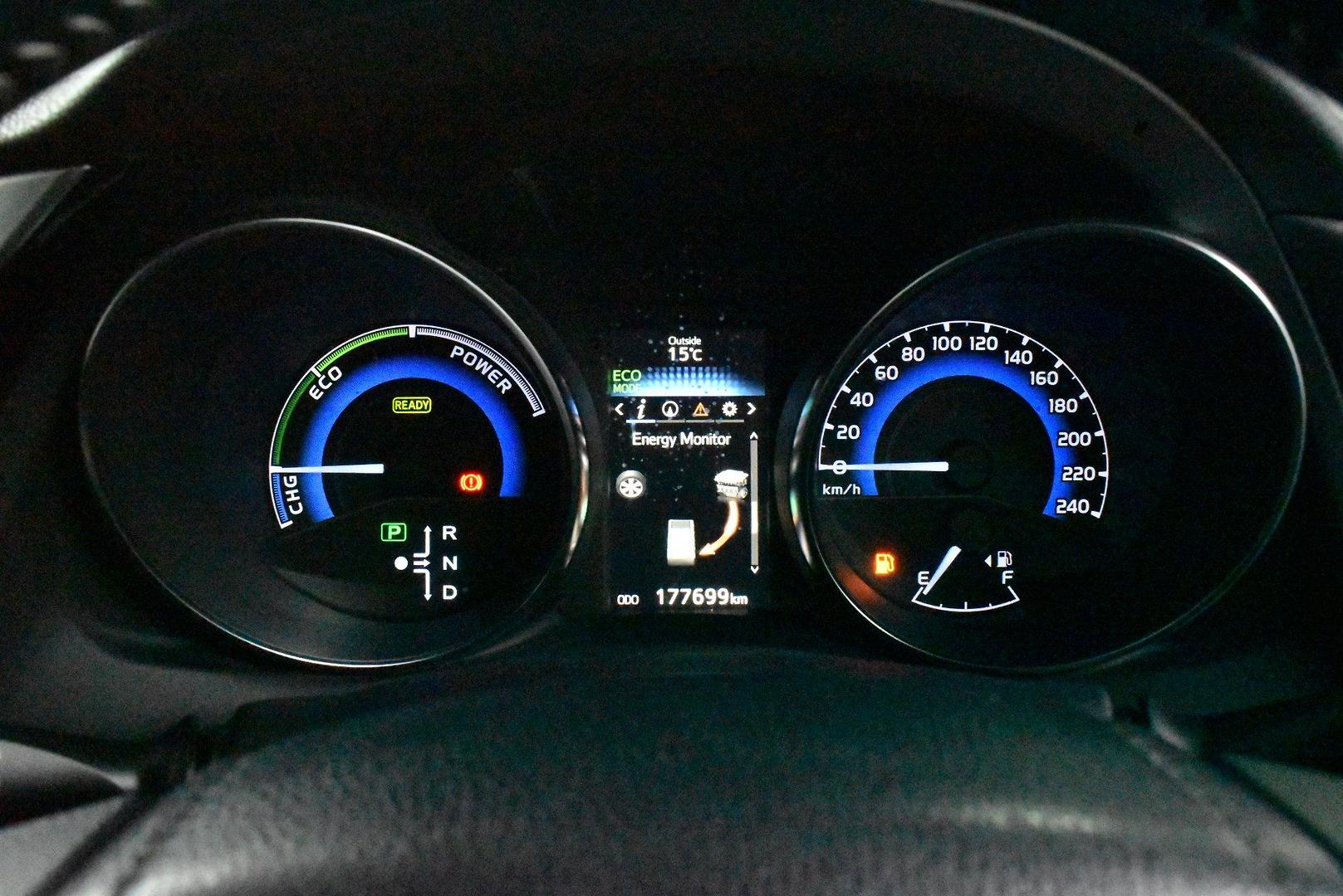 2016 Toyota Corolla Hybrid — photo 25