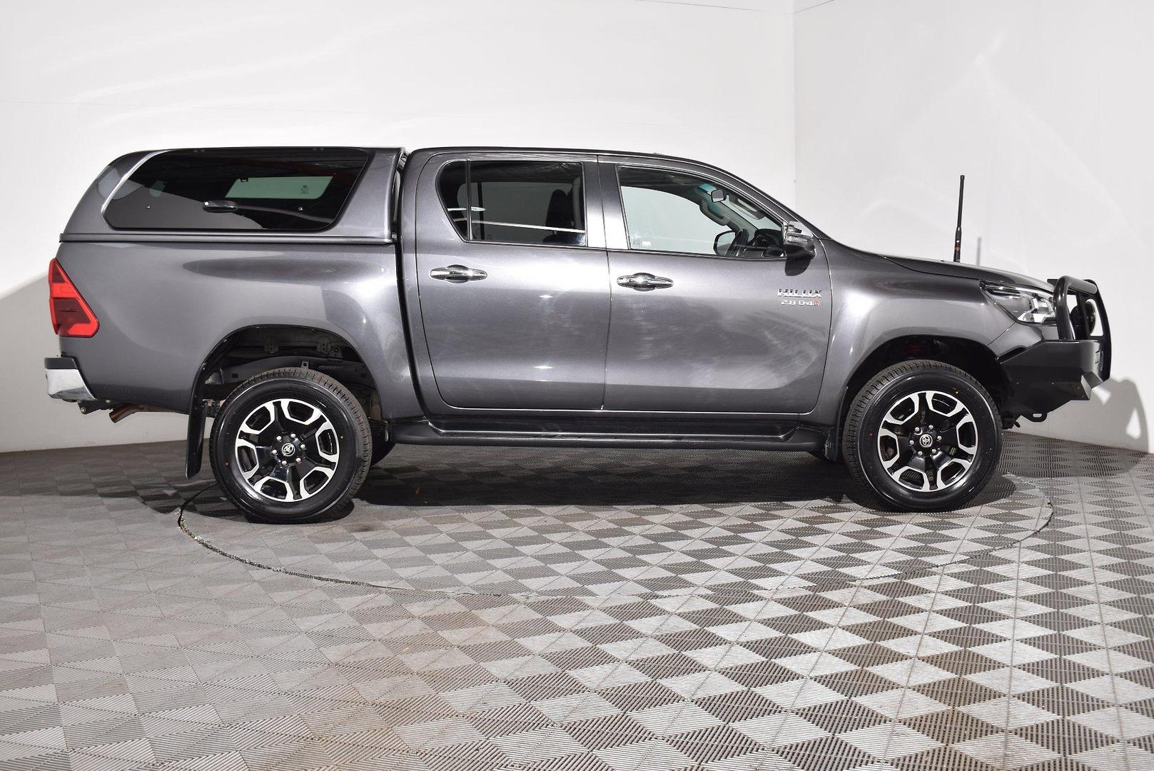 2020 Toyota Hilux SR5 — photo 10