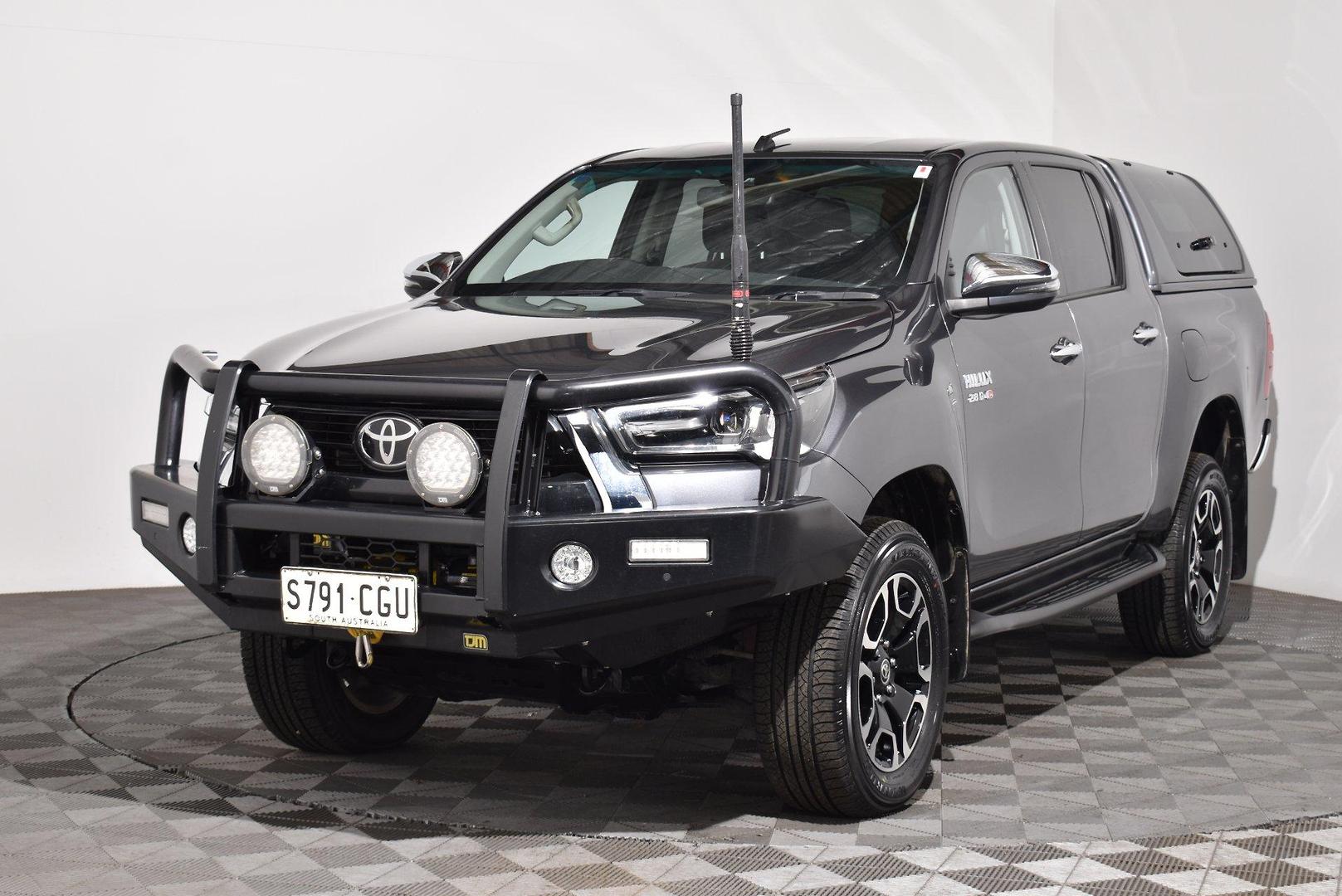 2020 Toyota Hilux SR5 — photo 13