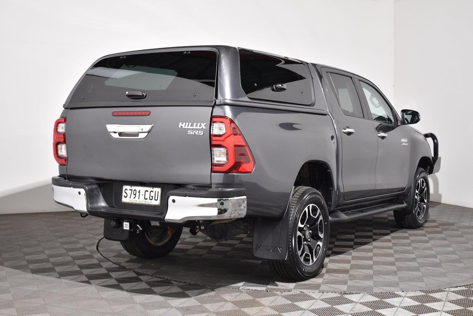 2020 Toyota Hilux SR5 — photo 14