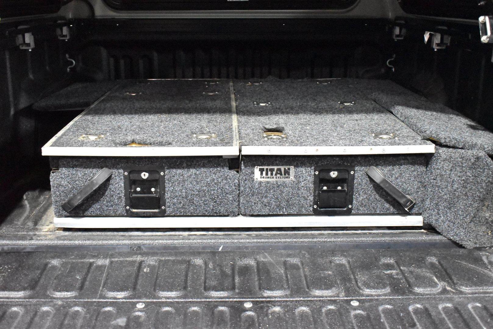 2020 Toyota Hilux SR5 — photo 16
