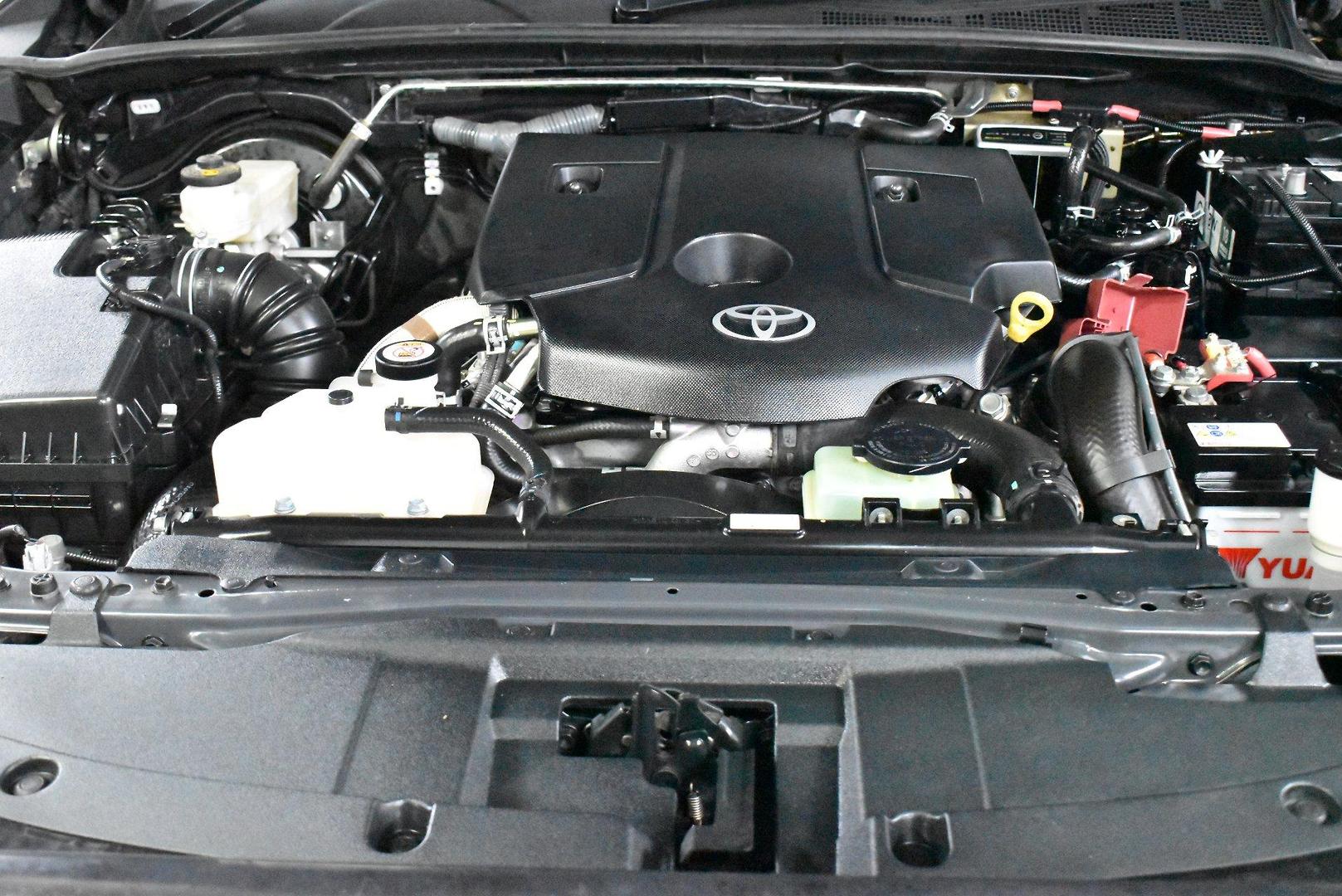2020 Toyota Hilux SR5 — photo 17