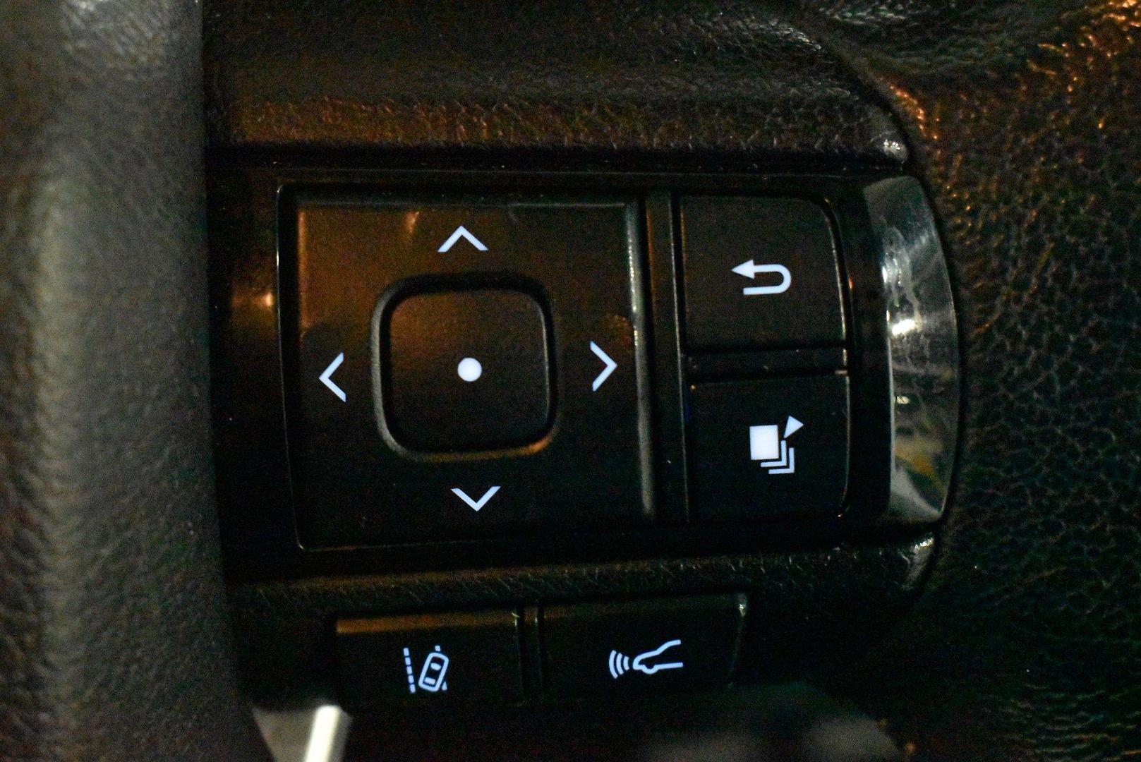 2020 Toyota Hilux SR5 — photo 22