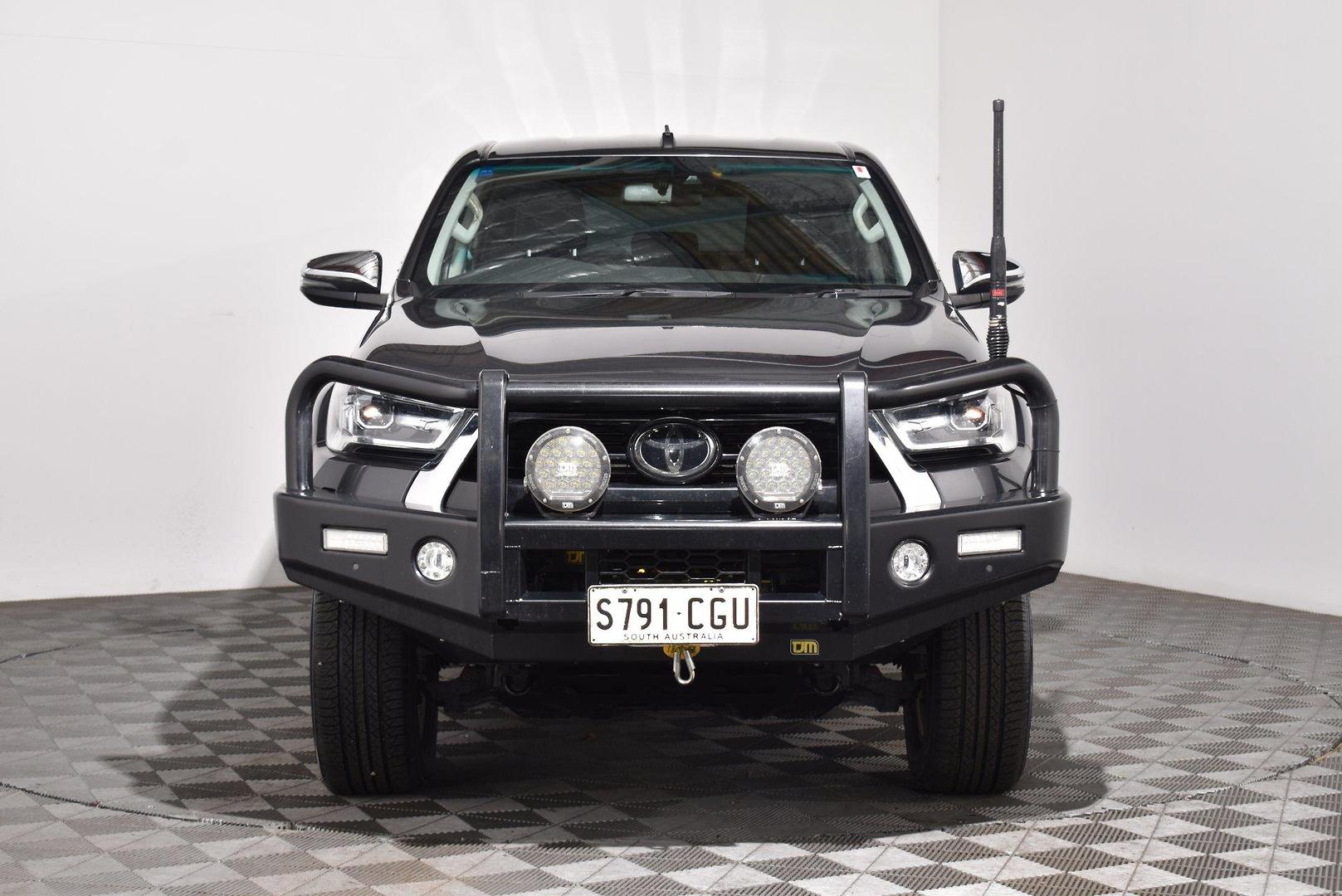 2020 Toyota Hilux SR5 — photo 3
