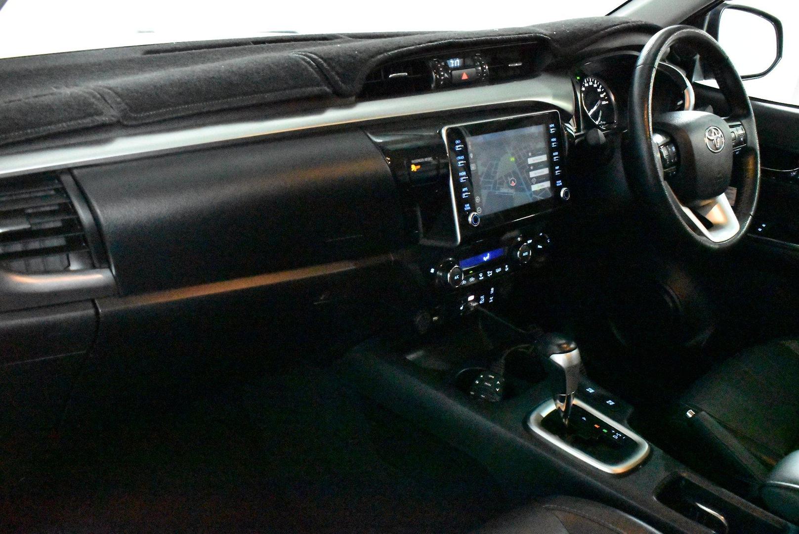 2020 Toyota Hilux SR5 — photo 6