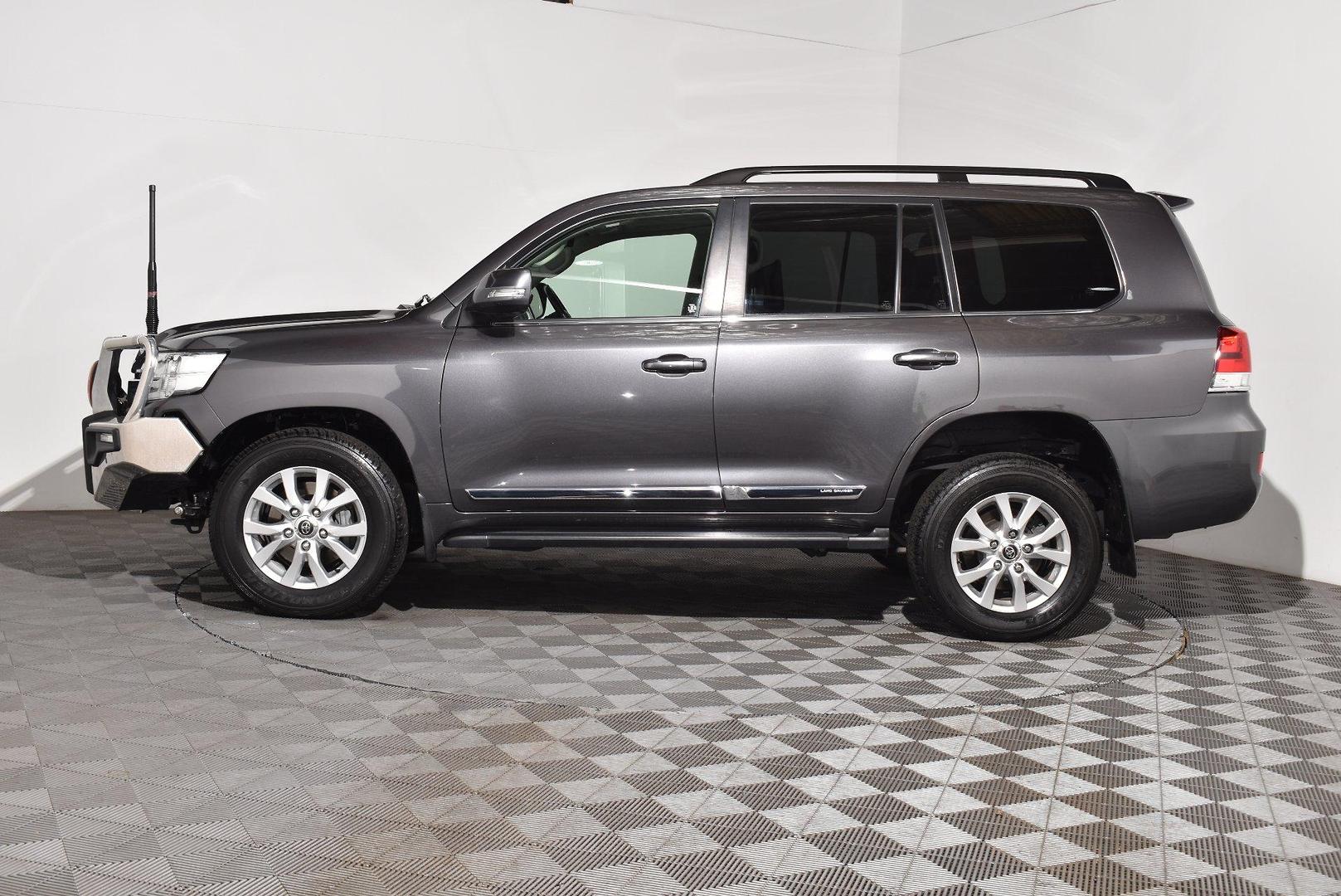 2018 Toyota Landcruiser Sahara — photo 12