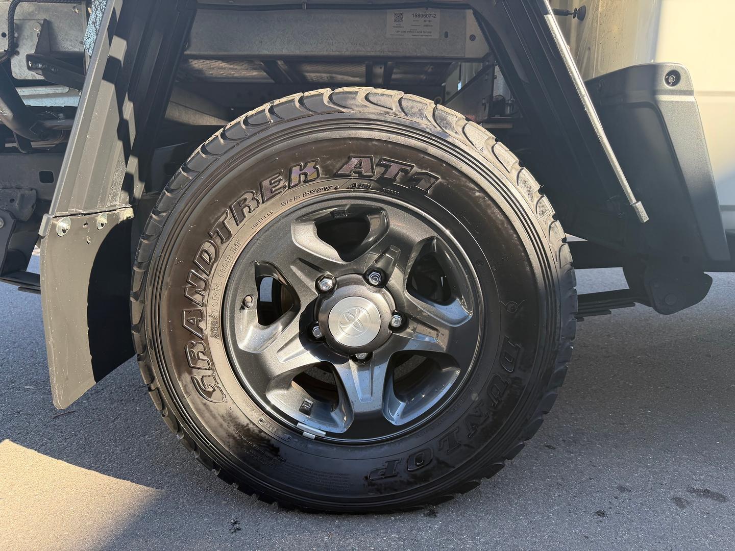 2024 Toyota Landcruiser GXL — photo 7