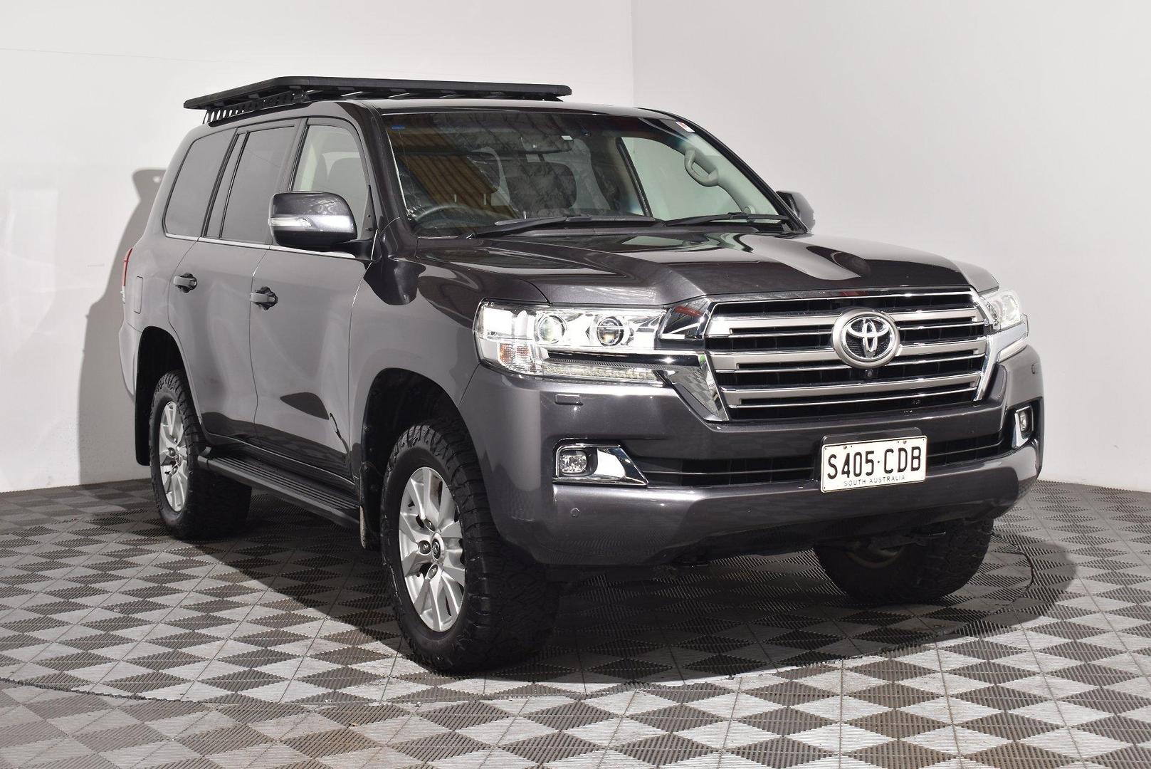 2019 Toyota Landcruiser VX — photo 1