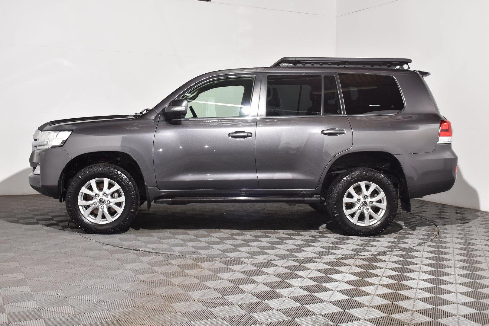 2019 Toyota Landcruiser VX — photo 11