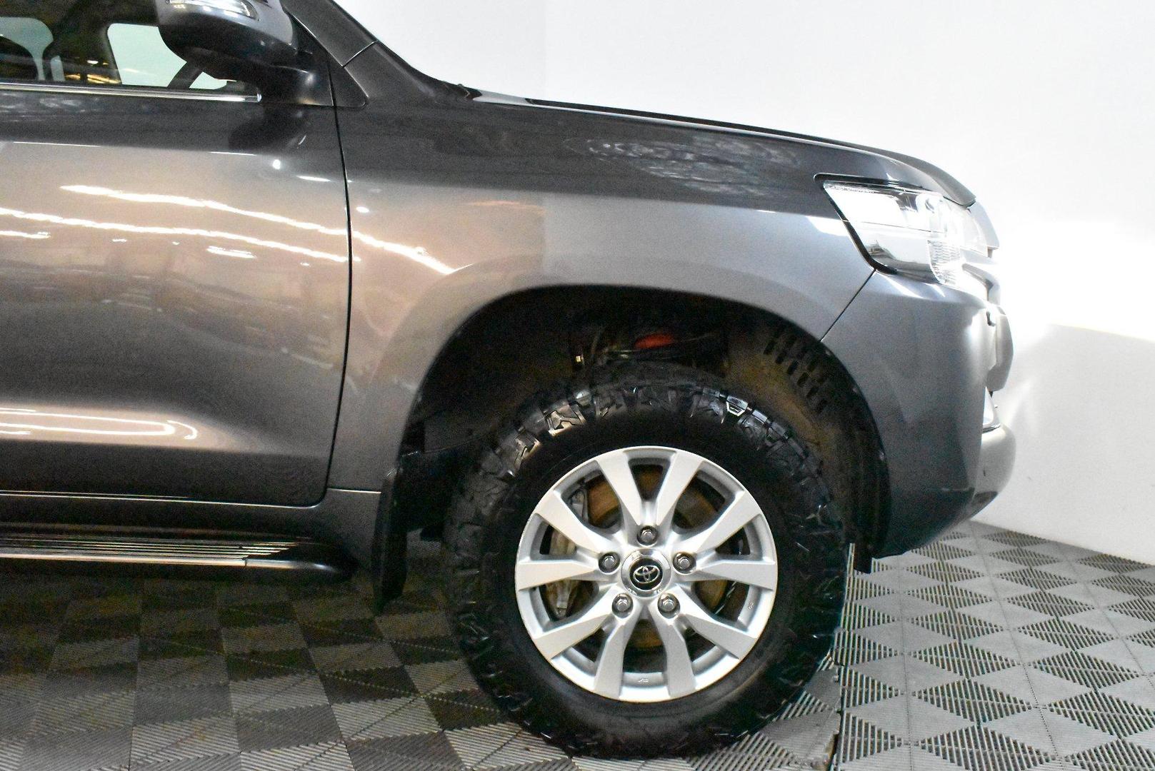 2019 Toyota Landcruiser VX — photo 18