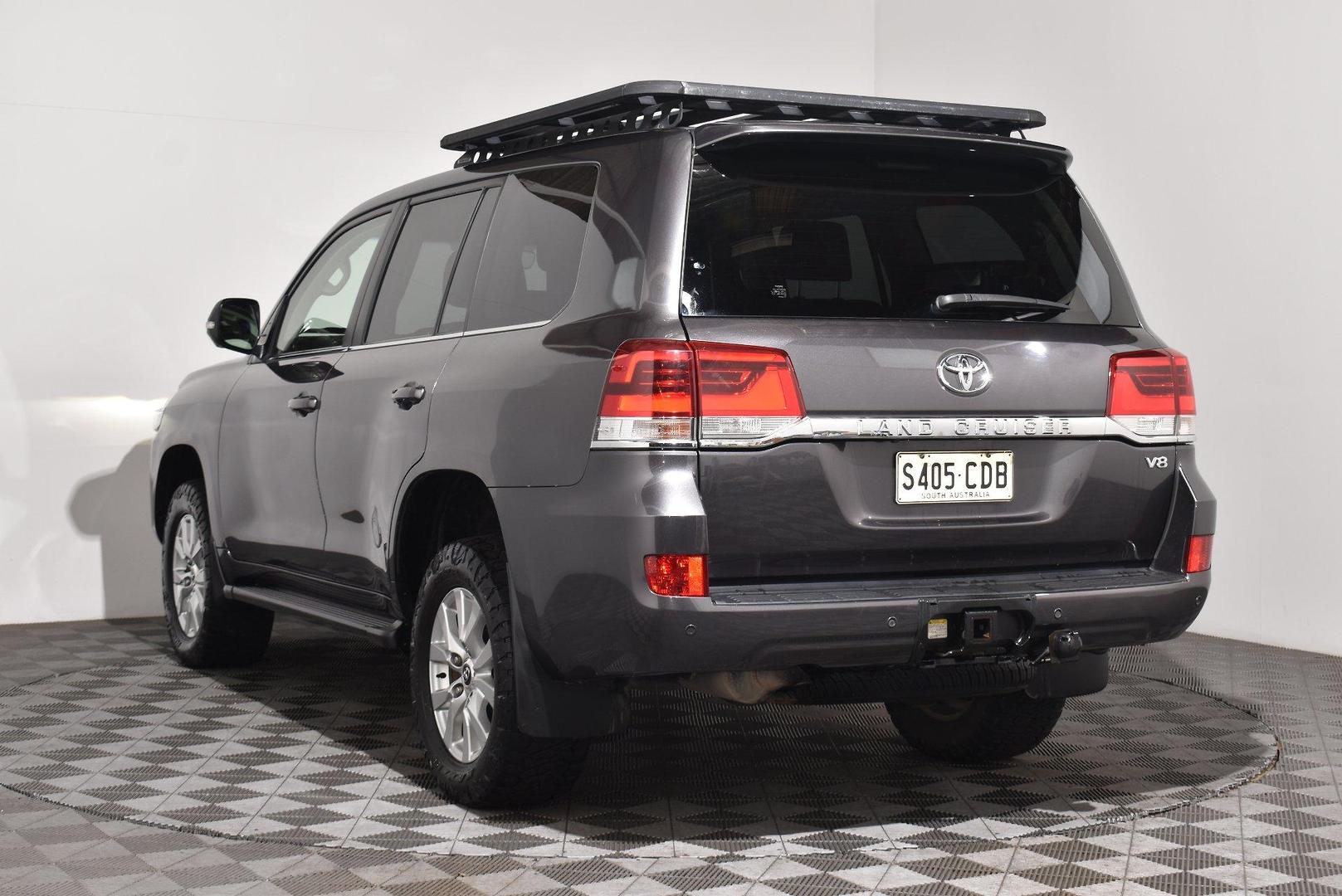2019 Toyota Landcruiser VX — photo 2