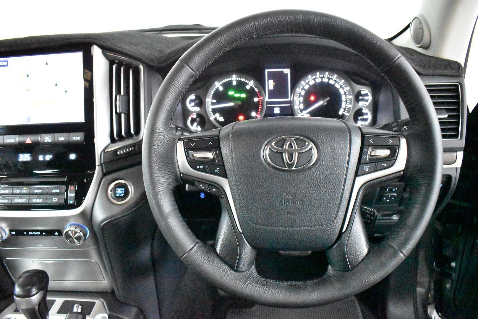 2019 Toyota Landcruiser VX — photo 5