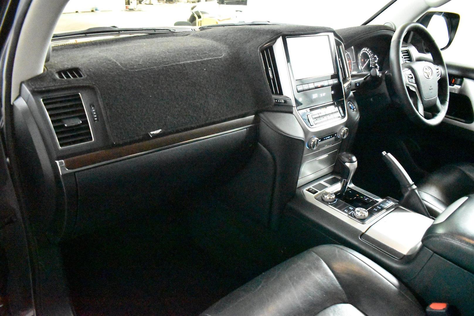 2019 Toyota Landcruiser VX — photo 6
