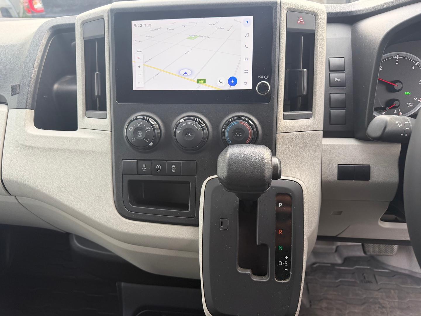 2024 Toyota Hiace — photo 12
