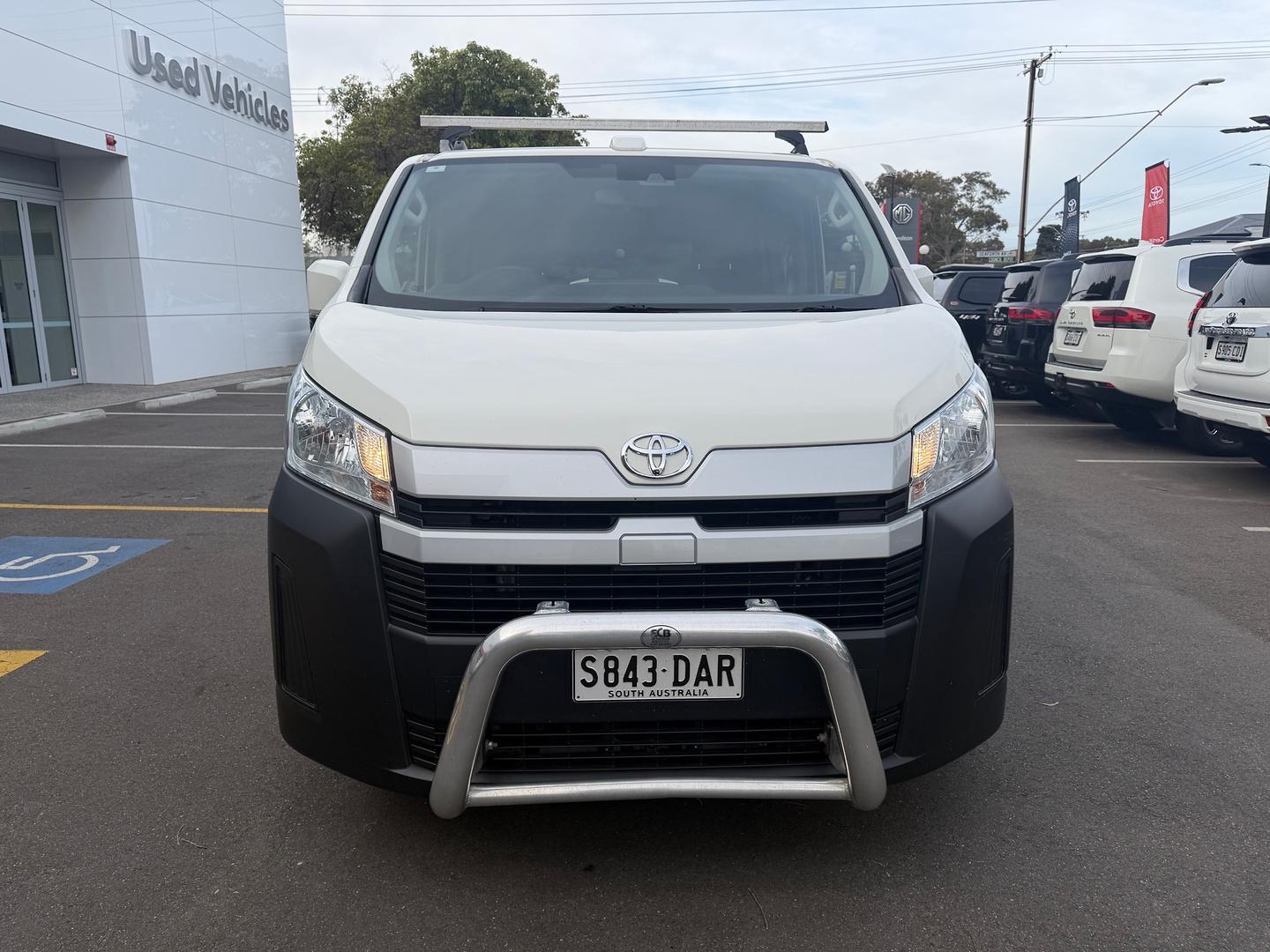 2024 Toyota Hiace — photo 2