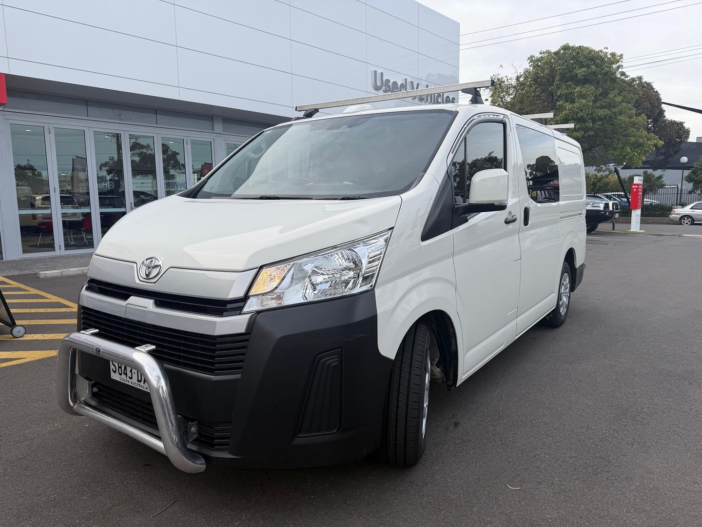 2024 Toyota Hiace — photo 3