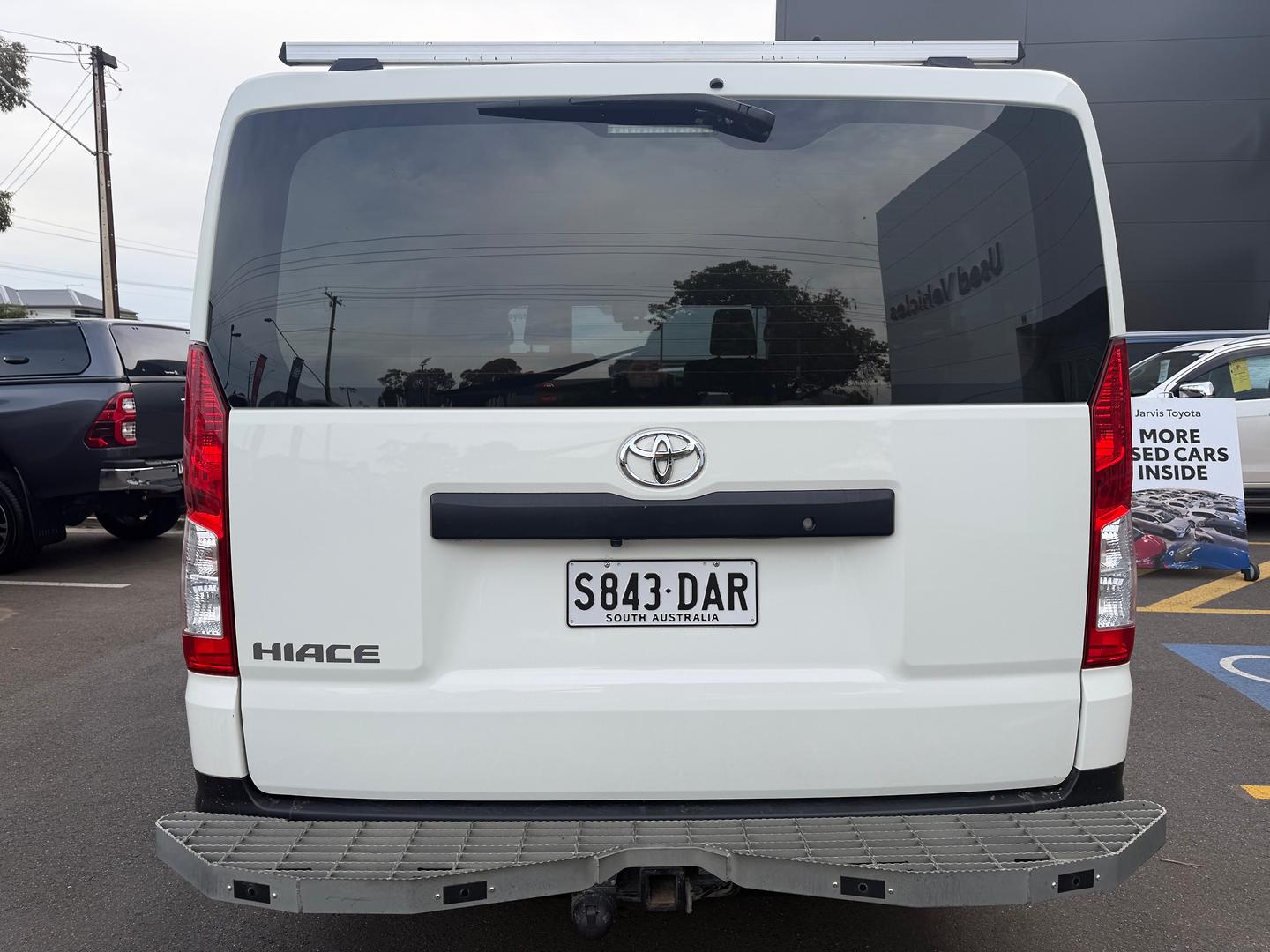2024 Toyota Hiace — photo 5