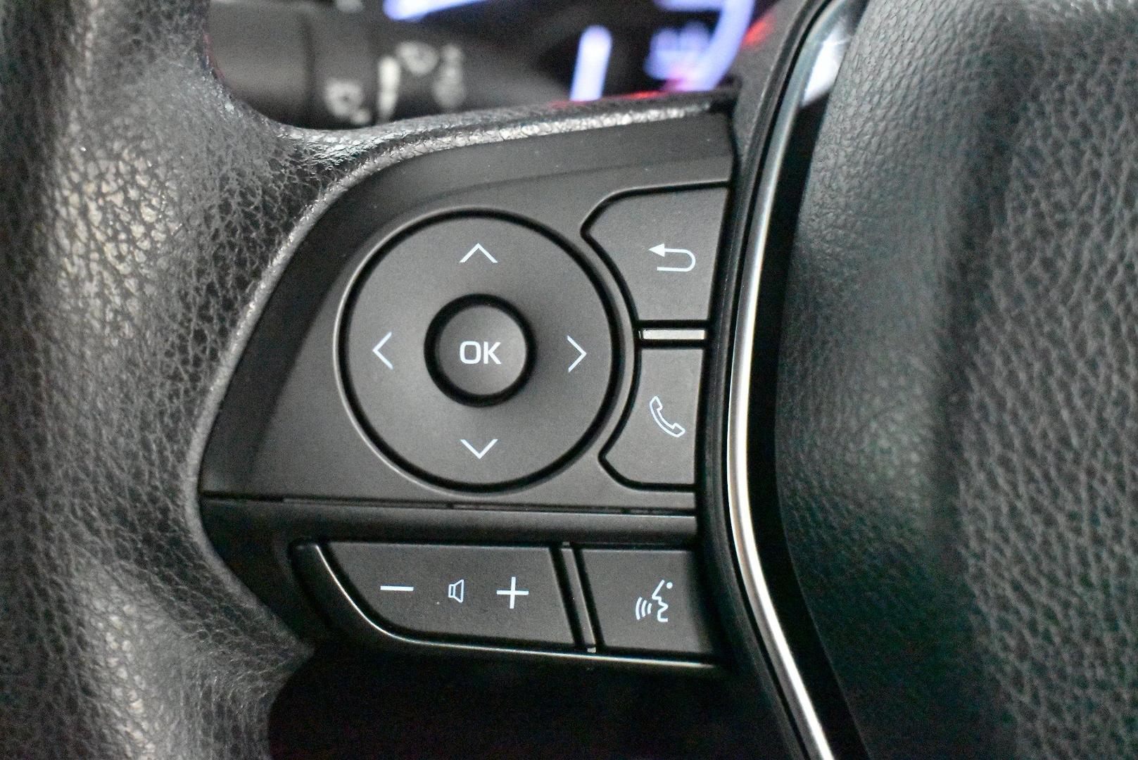 2018 Toyota Camry Ascent — photo 21