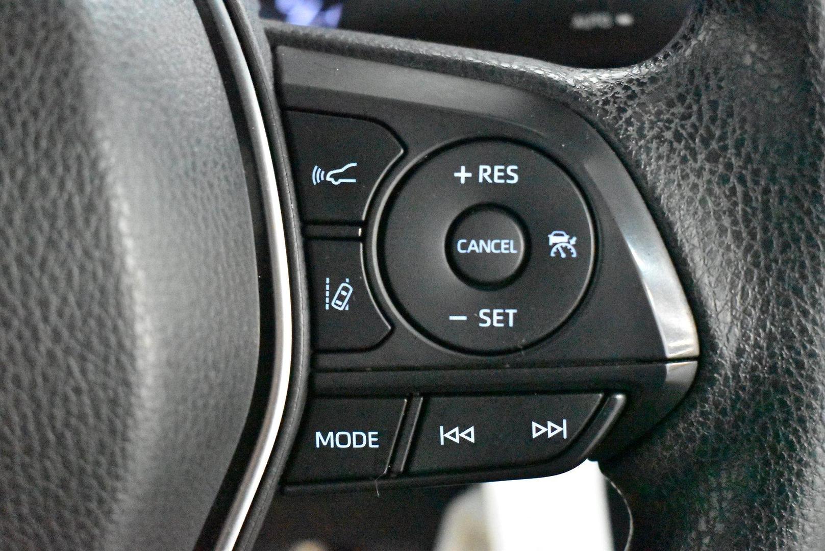 2018 Toyota Camry Ascent — photo 22