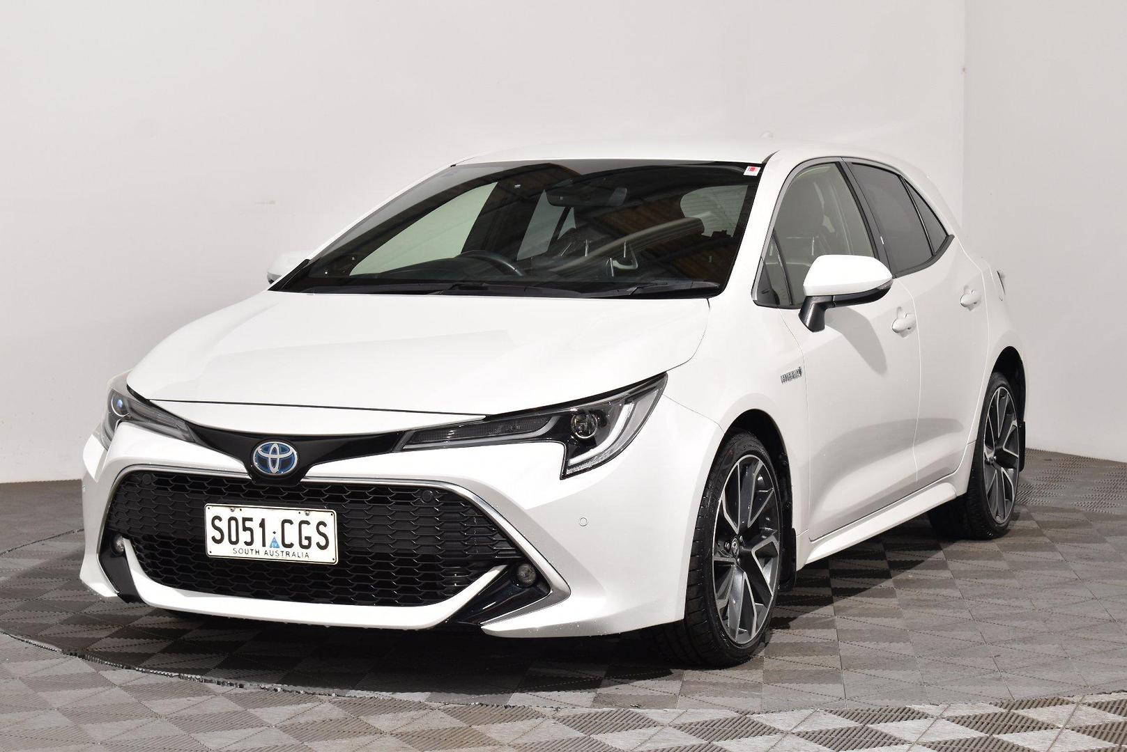 2020 Toyota Corolla ZR Hybrid — photo 1