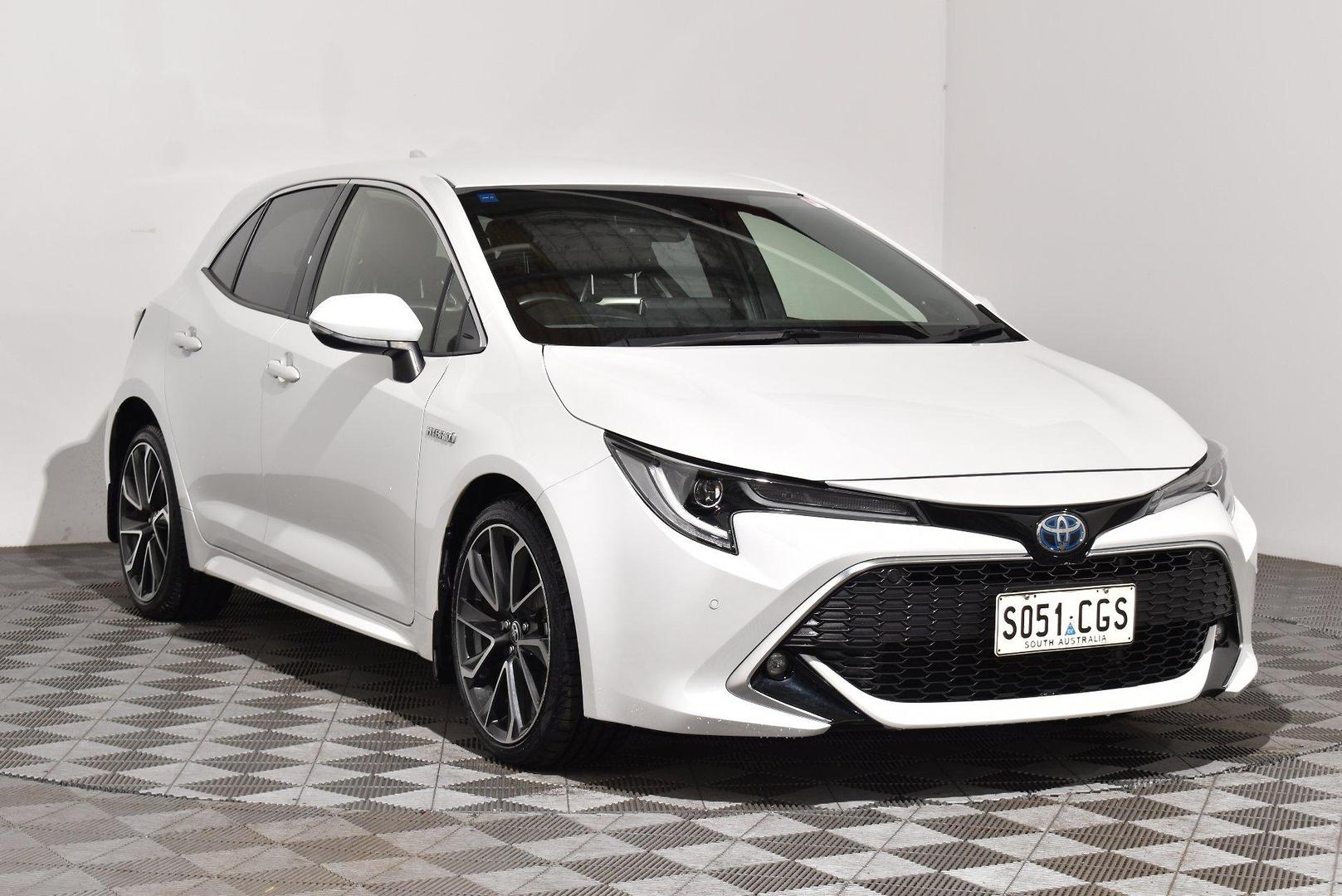 2020 Toyota Corolla ZR Hybrid — photo 13